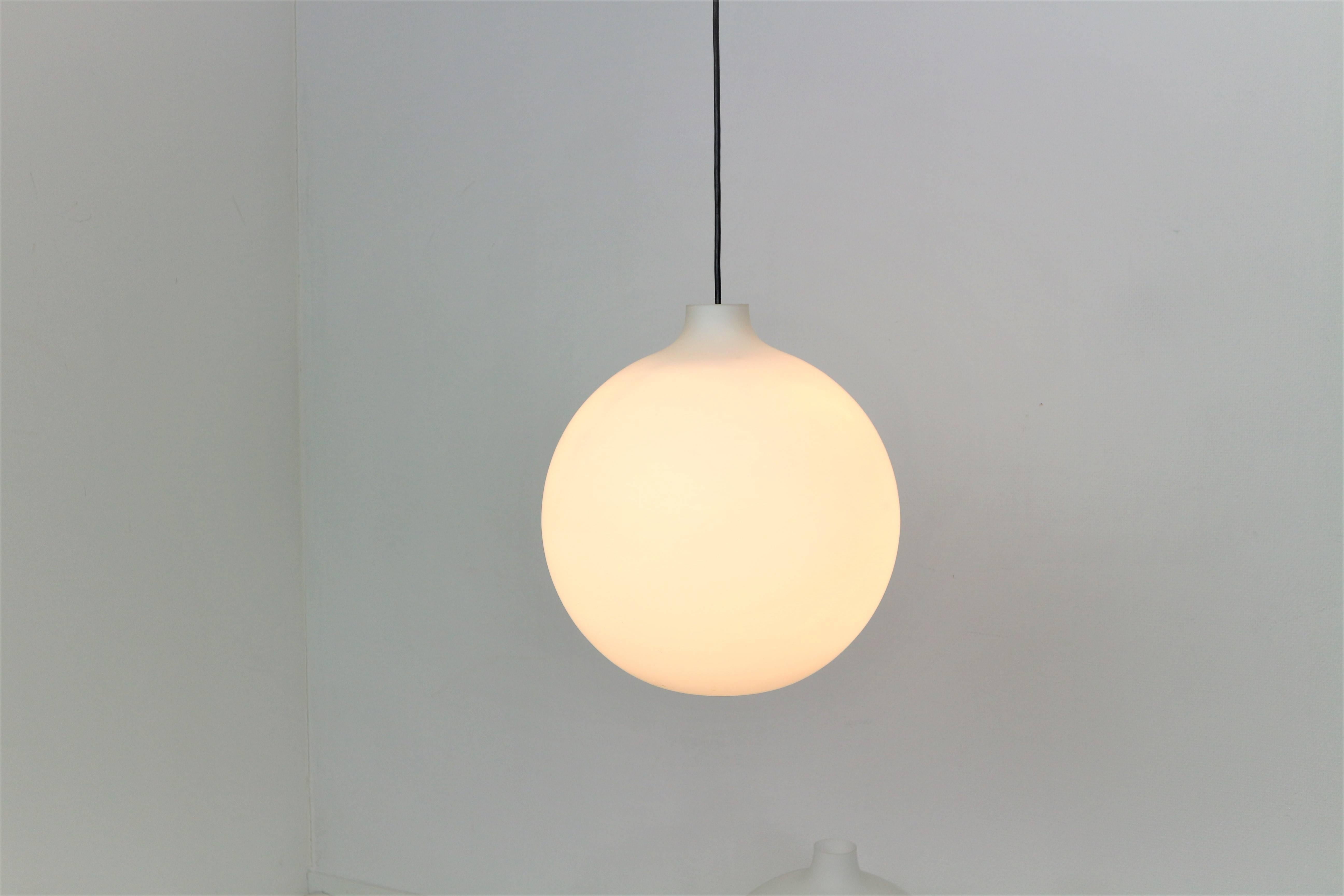 Satellite (also known as the Wohlert) pendant provides uniform, general and diffuse lighting. The opening at the bottom of the glass produces direct light. The glass quality ensures that, visually, the Satellite pendant appears as an evenly lit