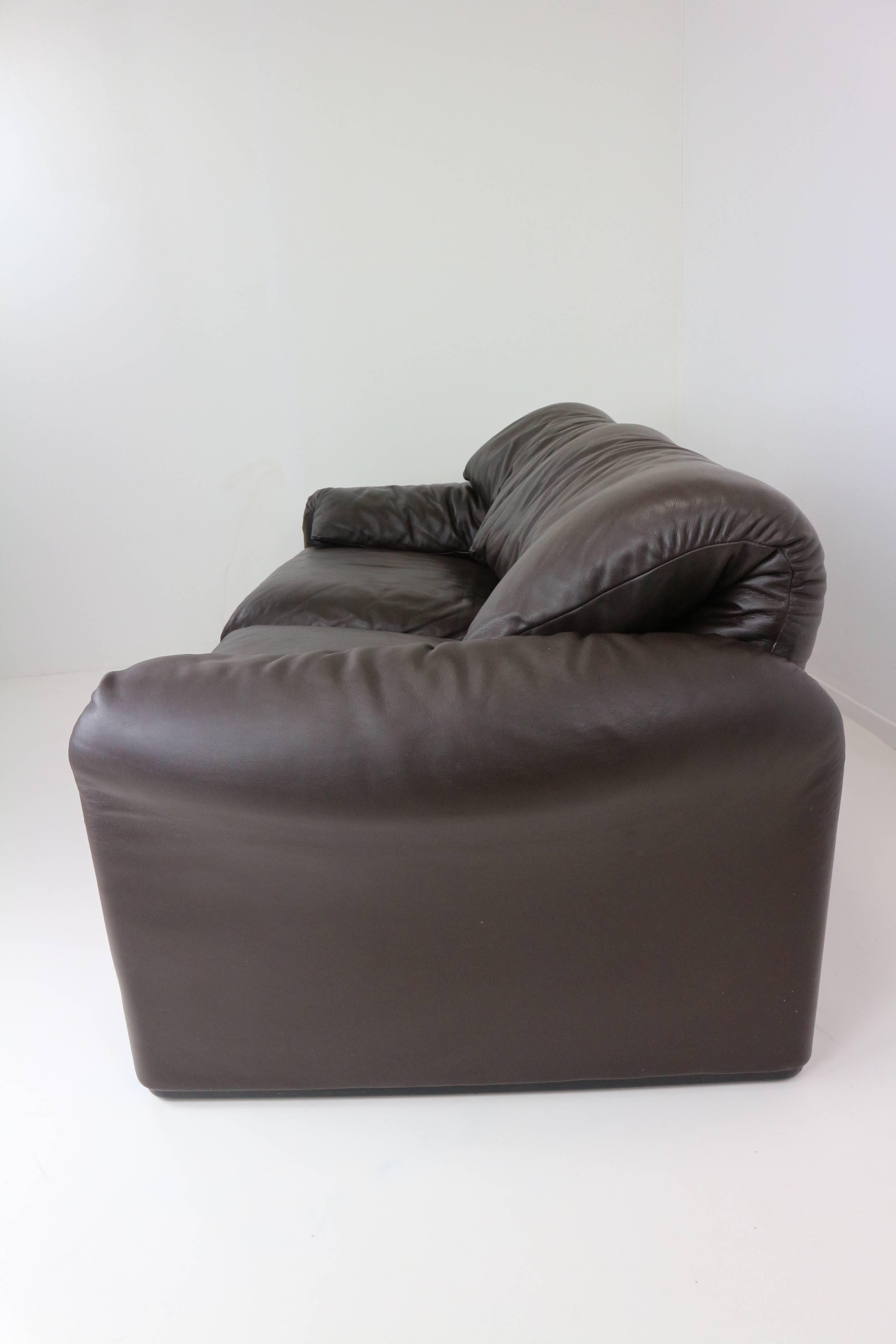 Italian Leather Two-Seat Maralunga Design by Vico Magistretti for Cassina