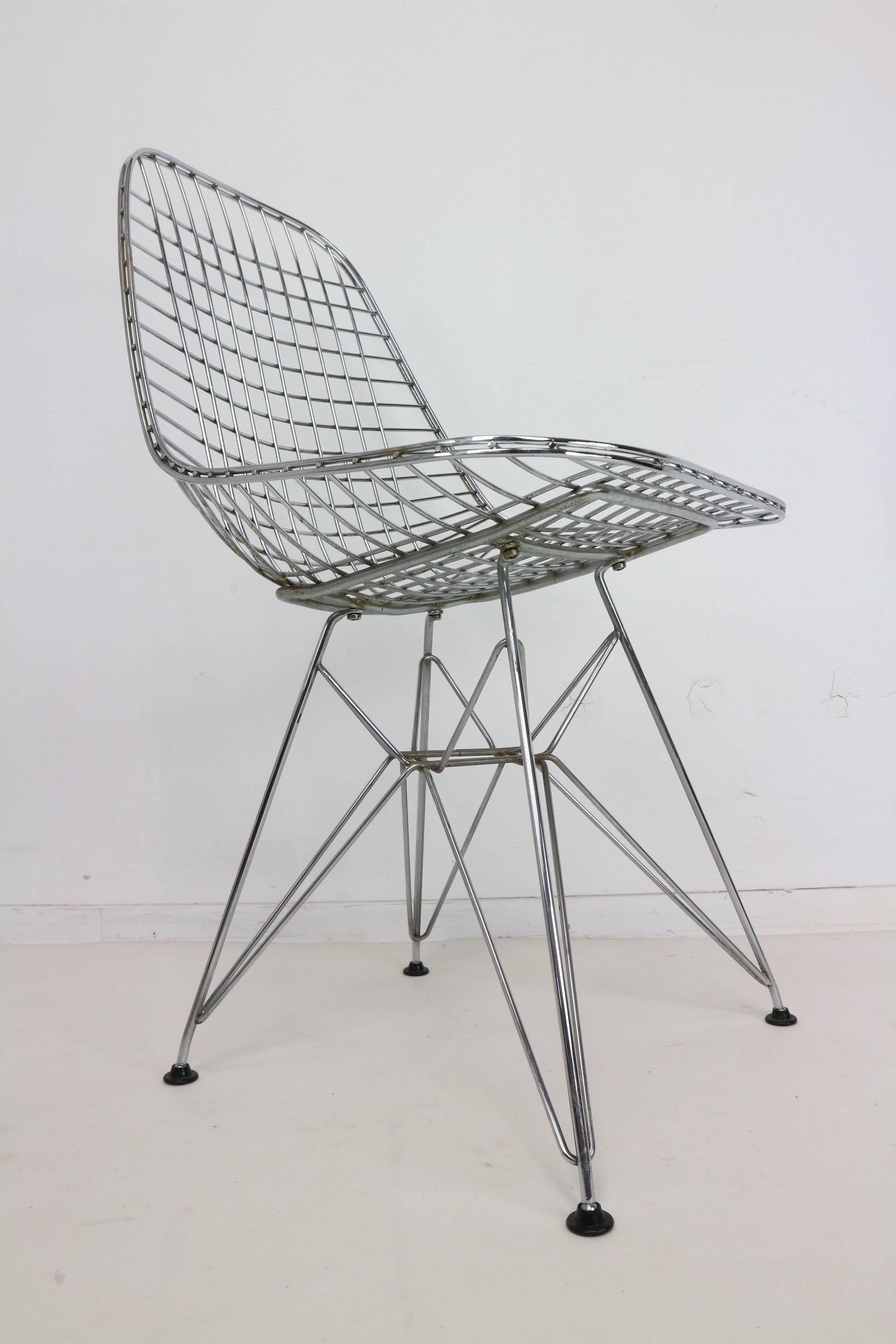Central American Set of Five Eames DKR Eiffel Base Wire Chairs for Vitra