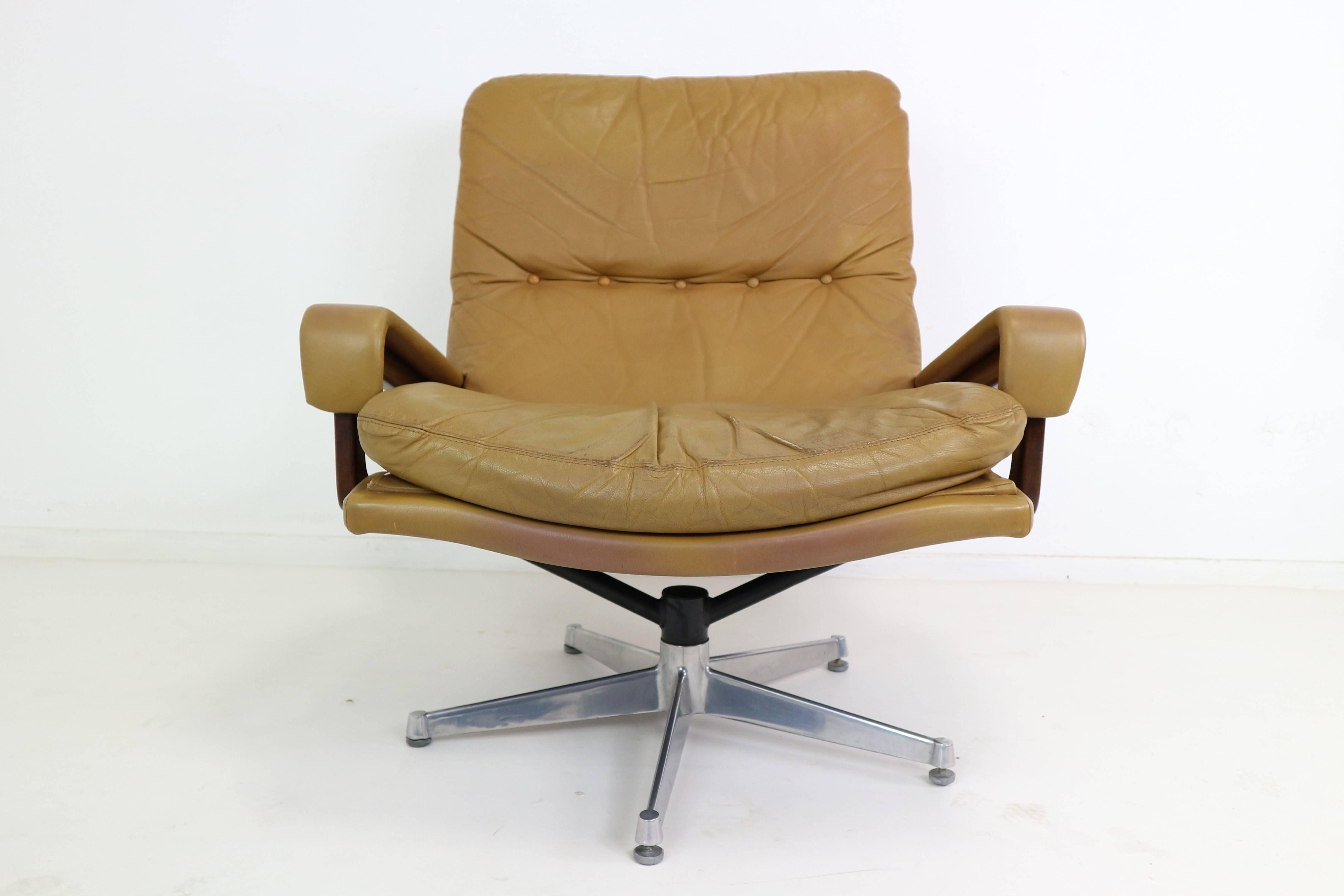 Mid-20th Century Strassle King Swivel Chair and Ottoman in Cognac Leather by Andre Vandenbeuck