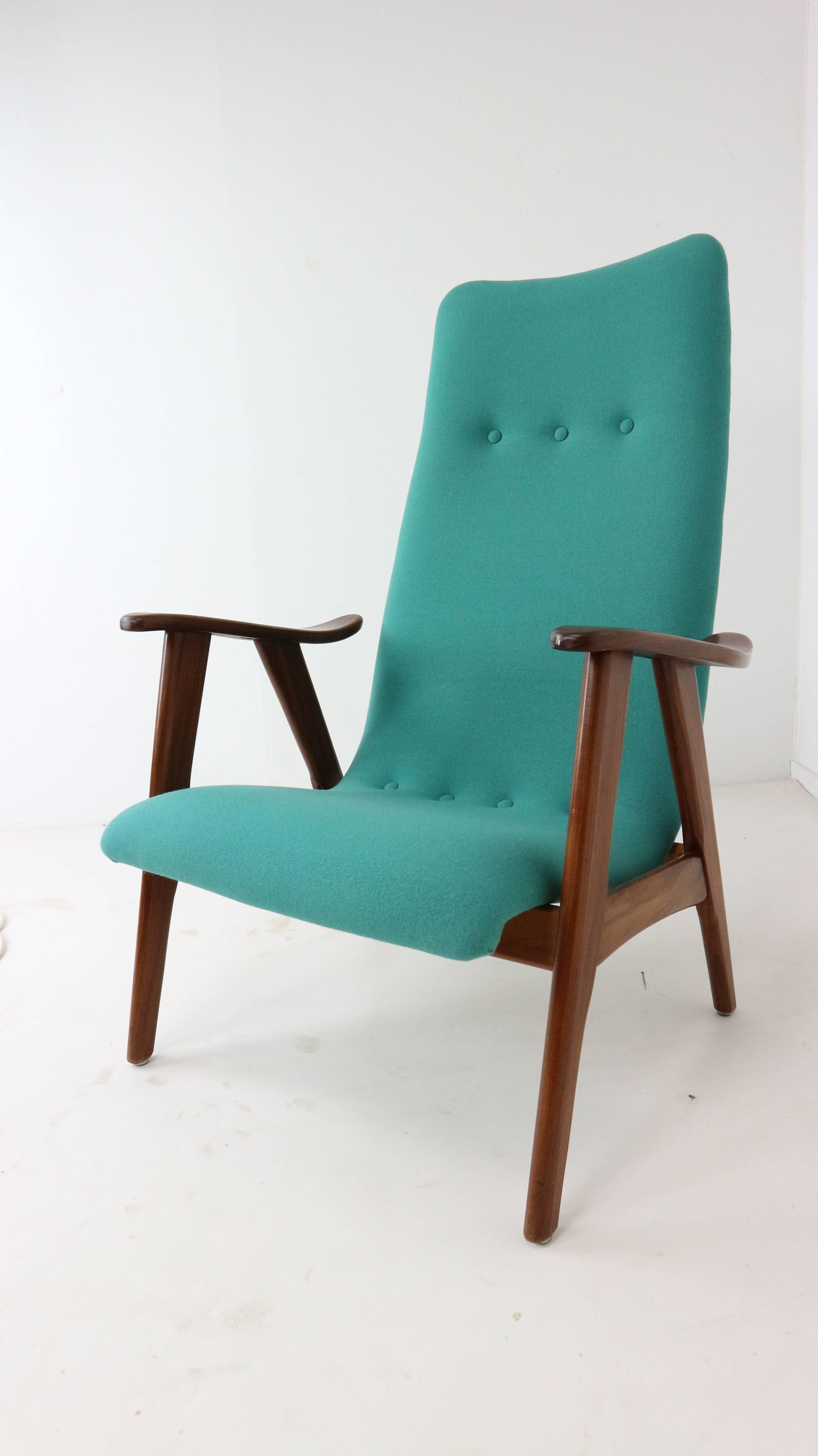 This lounge chair comes with a beautiful organic shaped teak frame, in newly upholstered turquoise Kvadrat fabric. This chair remains in excellent condition with minor signs of wear.