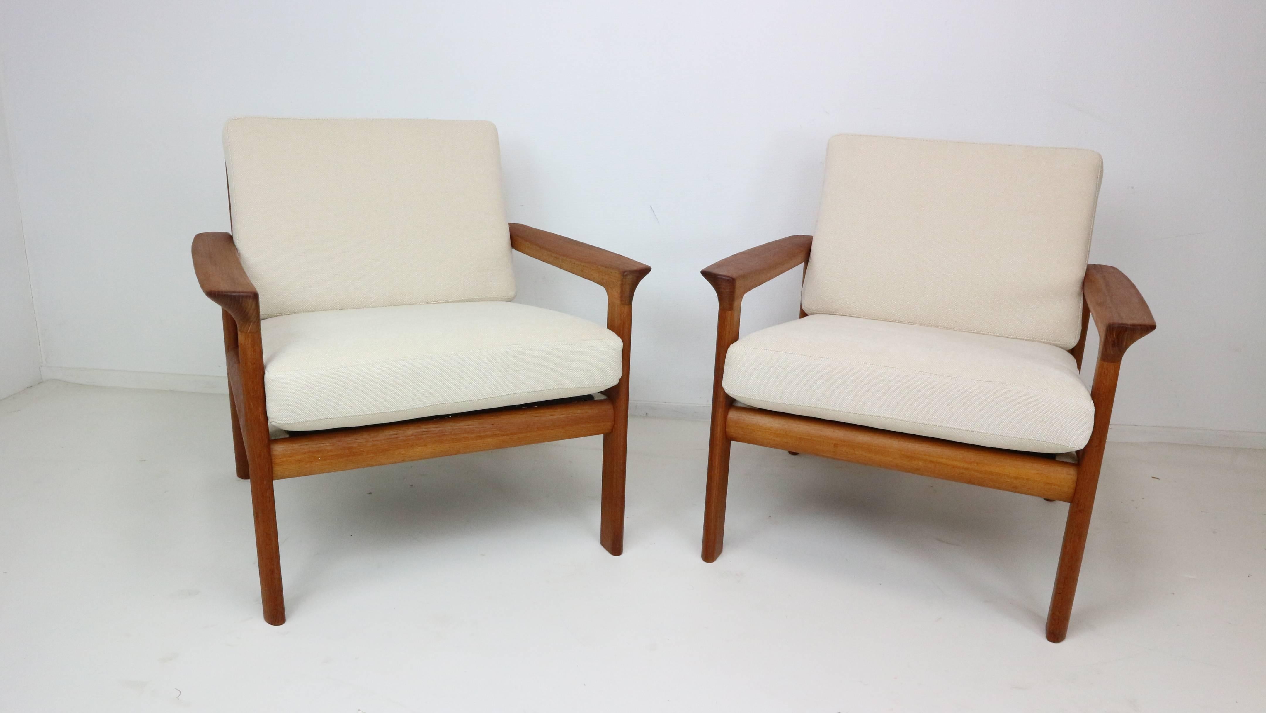 This 'Borneo' lounge chair was designed by Sven Ellekaer for Komfort, Denmark in the 1960s. It features a beautiful shaped solid teak frame with new of-white/light-beige upholstery and new webbing.
Marked by the maker.
 