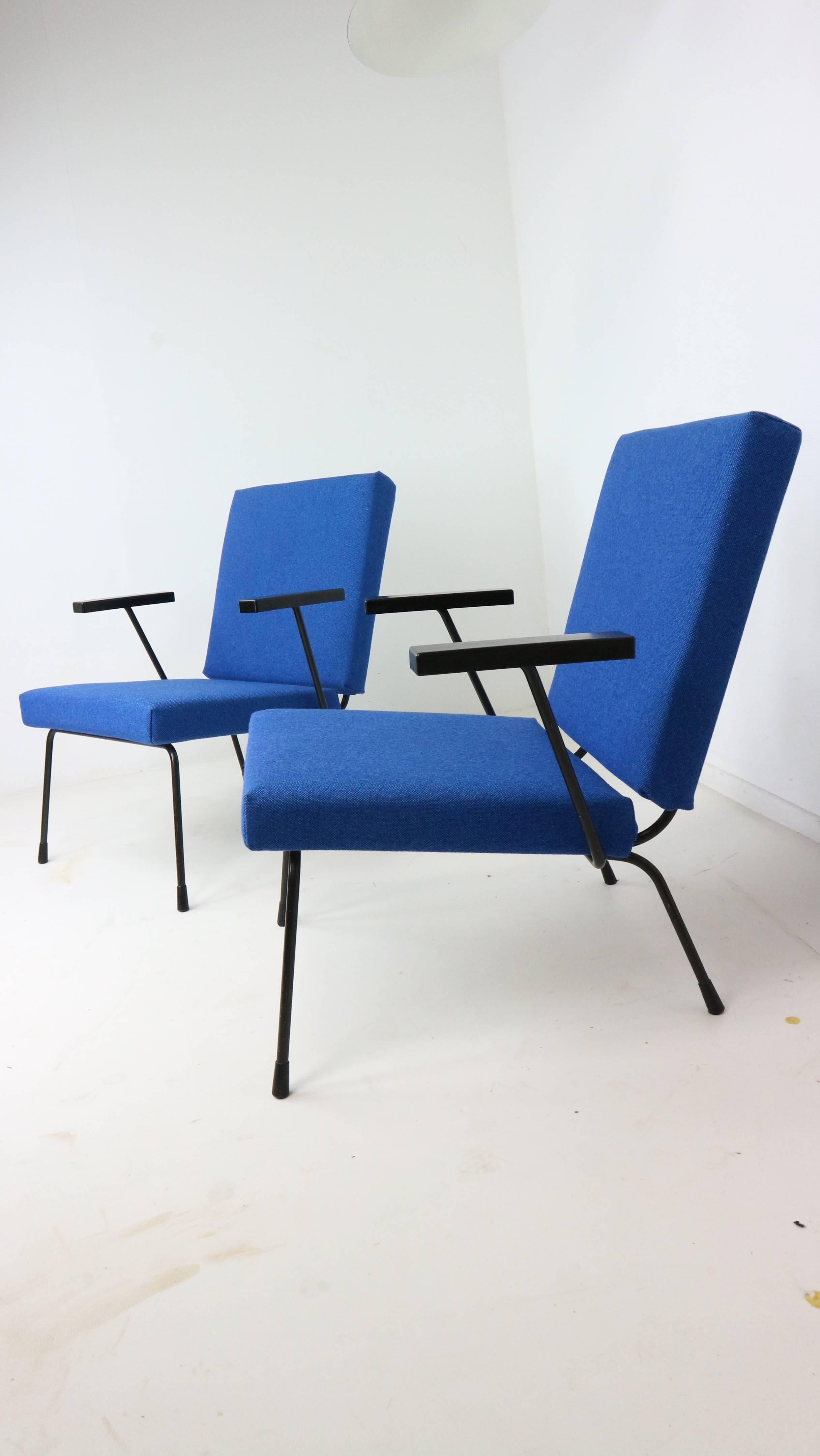 Set of Two Wim Rietveld 1407 Lounge Chairs for Gispen New Upholstery In Good Condition In The Hague, NL