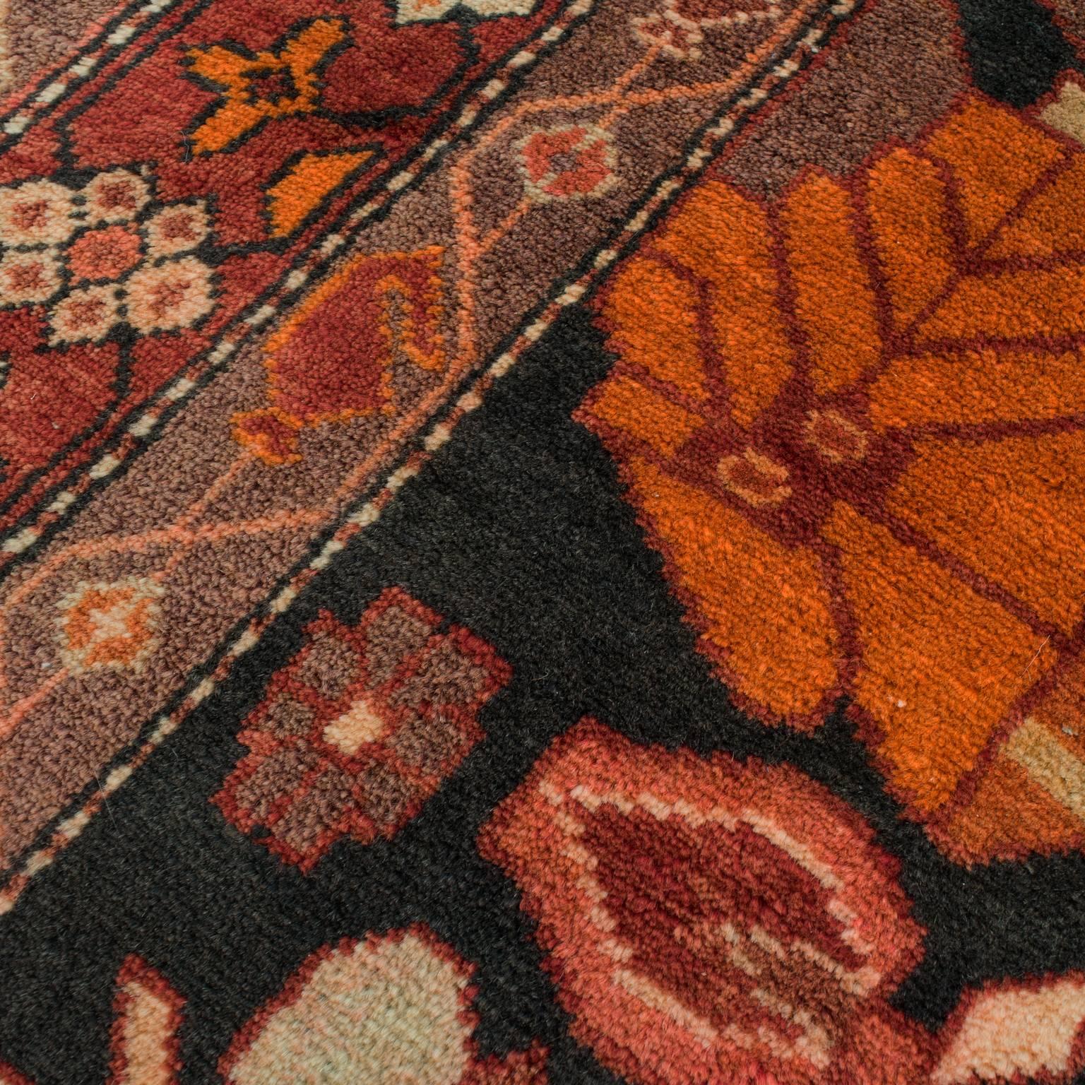 Hand-Knotted 20th Century Persian Bijar Rug For Sale