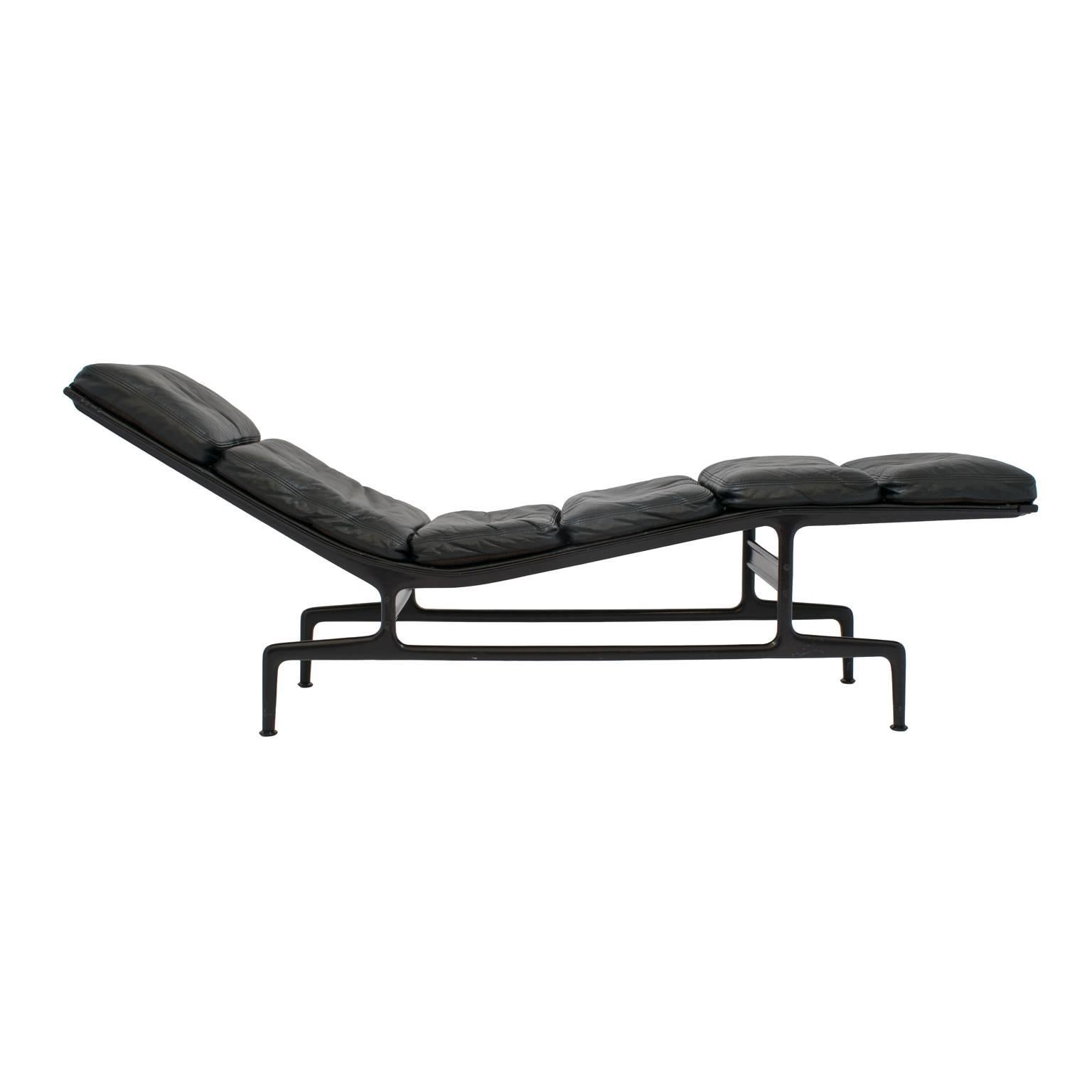 Minimalist and modernist Charles Eames chaise in black for Herman Miller, designed in 1968 for filmmaker Billy Wilder. This is an early production Eames chaise with black leather cushions on a black die-cast aluminium frame. The chaise features 6