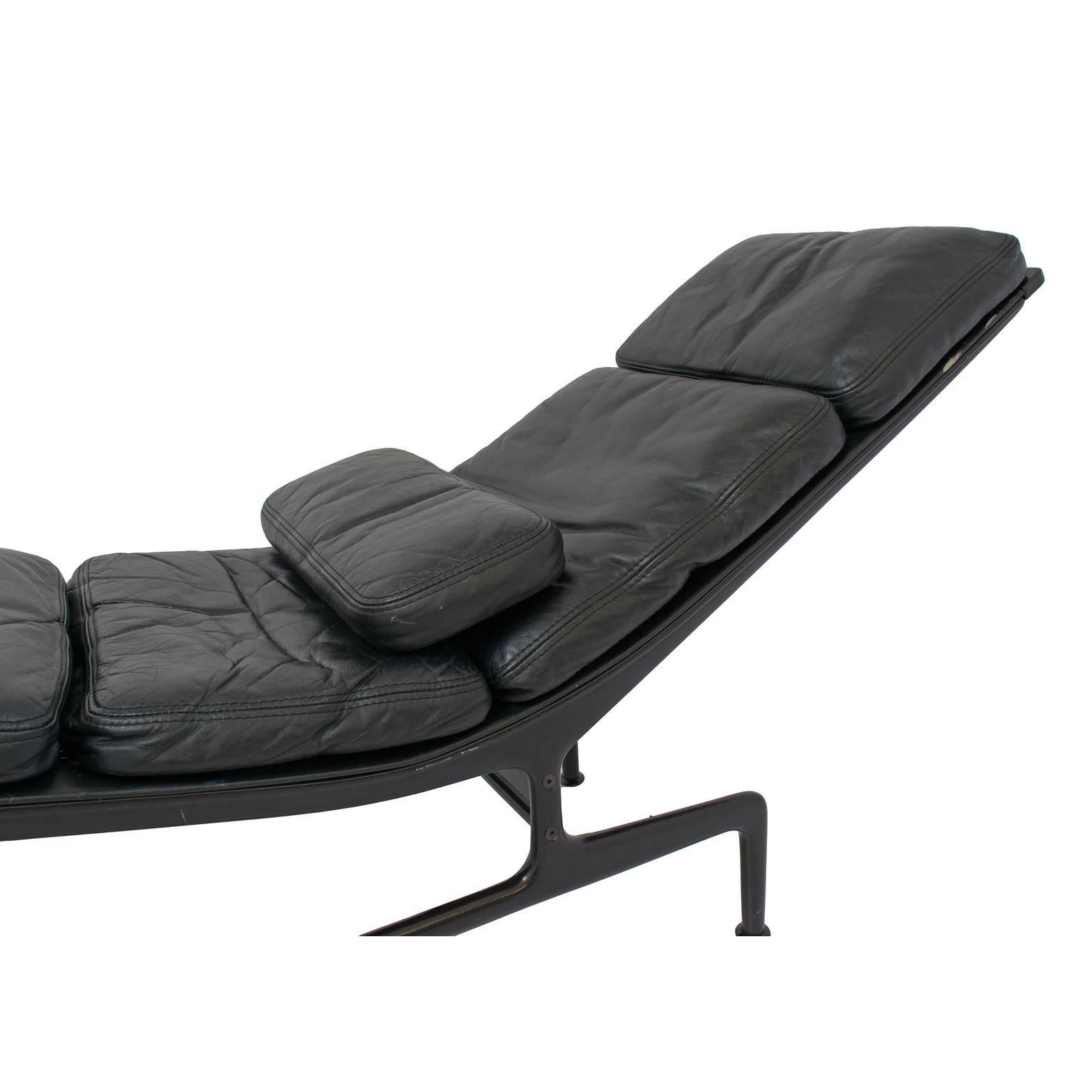 American Charles Eames for Herman Miller Chaise for Billy Wilder in Black For Sale