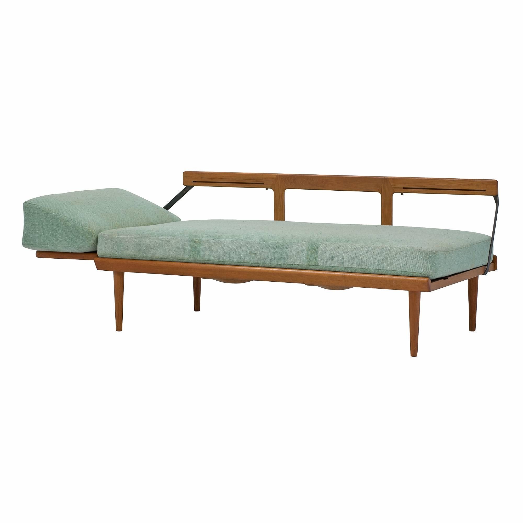 Peter Hvidt & Orla Mølgaard-Nielsen FD451 Daybed with Detachable or Folding Arm In Good Condition For Sale In Asheville, NC