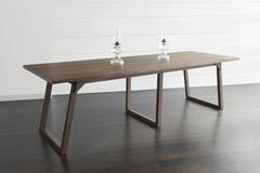 Familj Solid-Wood Dining Table in Oxidized Maple