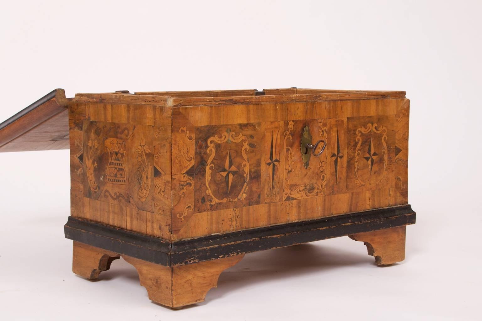 17th Century Casket with Hidden Compartments In Good Condition For Sale In Malmo, SE
