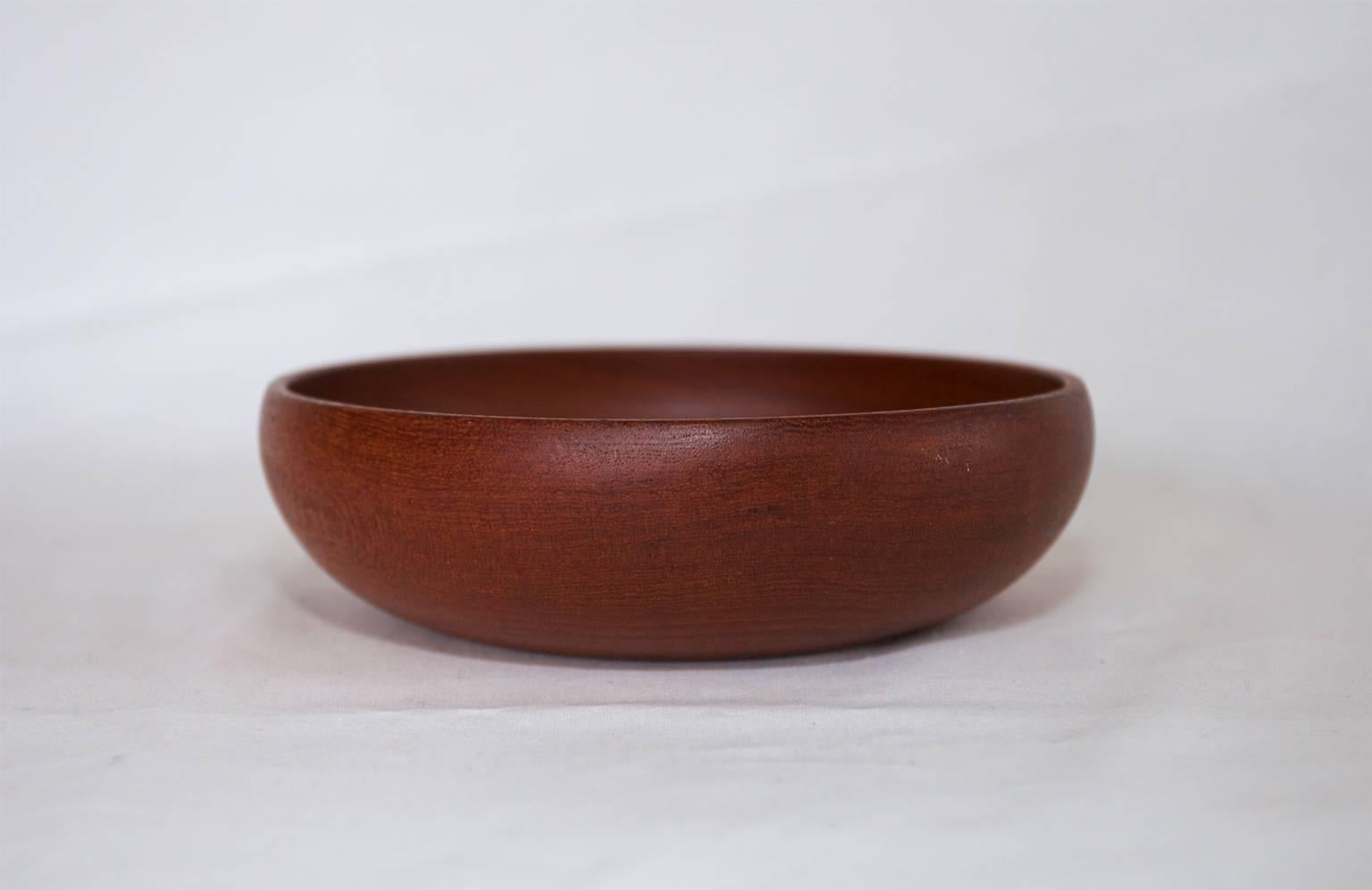 A very elegant small Danish teak bowl by ESA in Denmark in the well-known Scandinavian teak style. 
Handcrafted and made by hand. Marked GENUINE SIAM TEAK ESA.
 