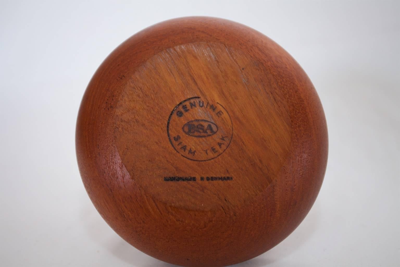 A Small Danish Elegant Teak Bowl by ESA in Denmark In Excellent Condition For Sale In Malmo, SE