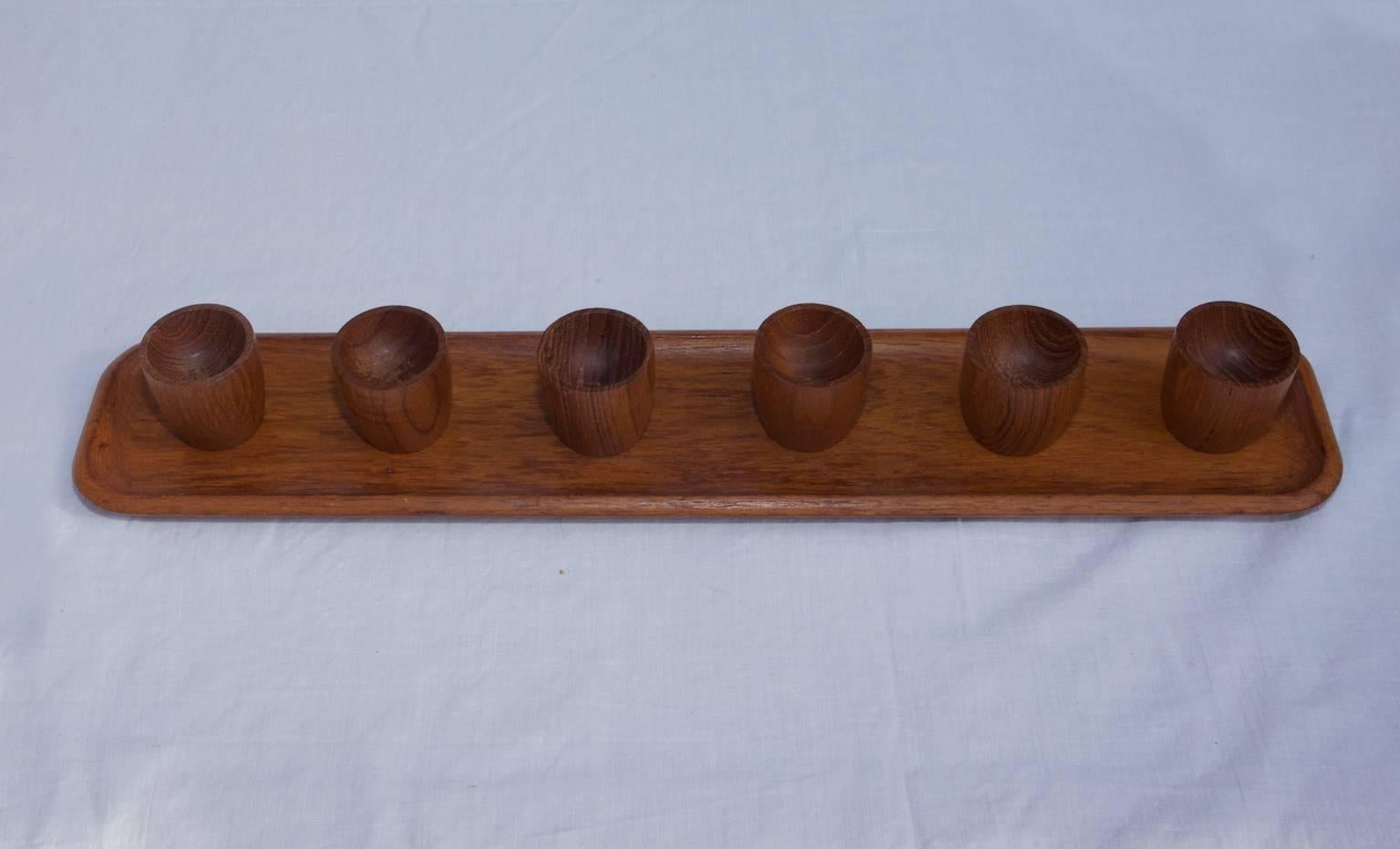 Another beautiful example of a beautiful everydayware from Karl Holmberg in Götene Sweden. Six egg cups with a matching characteristic elongated tray of Holmbergs design. Produced in the late 1960s or early 1970s.

The tray is branded and two of