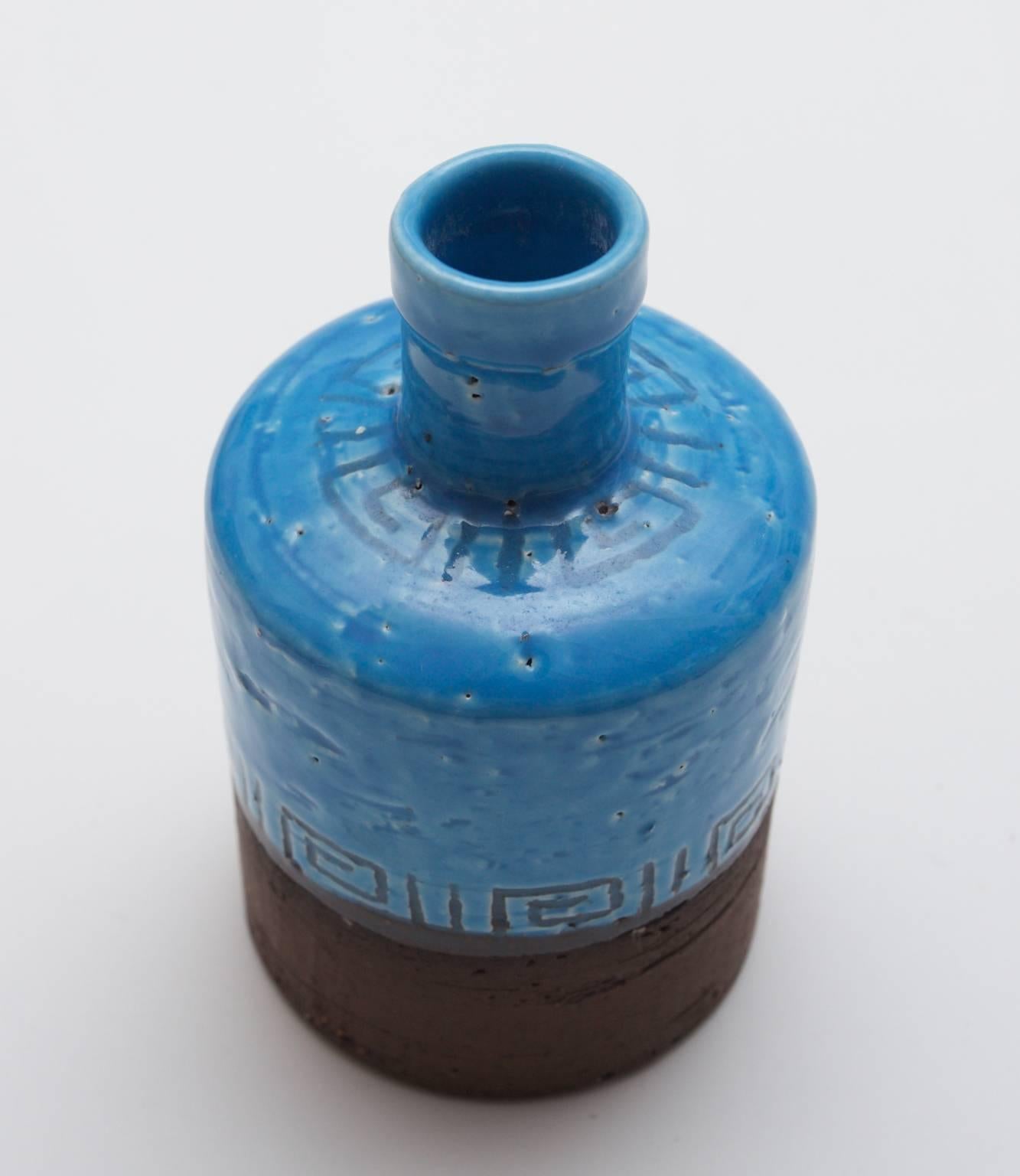 Small beautiful ceramic glazed vase by JIE Gantofta Sweden thrown by Bengt Sundgren. This vase is from the Turquoise series 1965-1969.