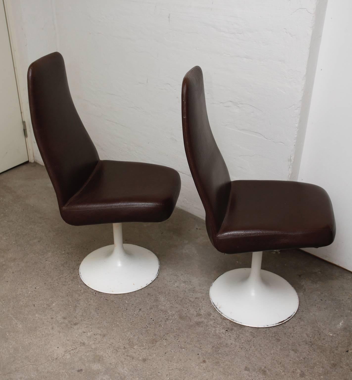 Steel Two Chairs with Matching Table and Tulip foot by Johanson Design, Sweden, 1970s For Sale