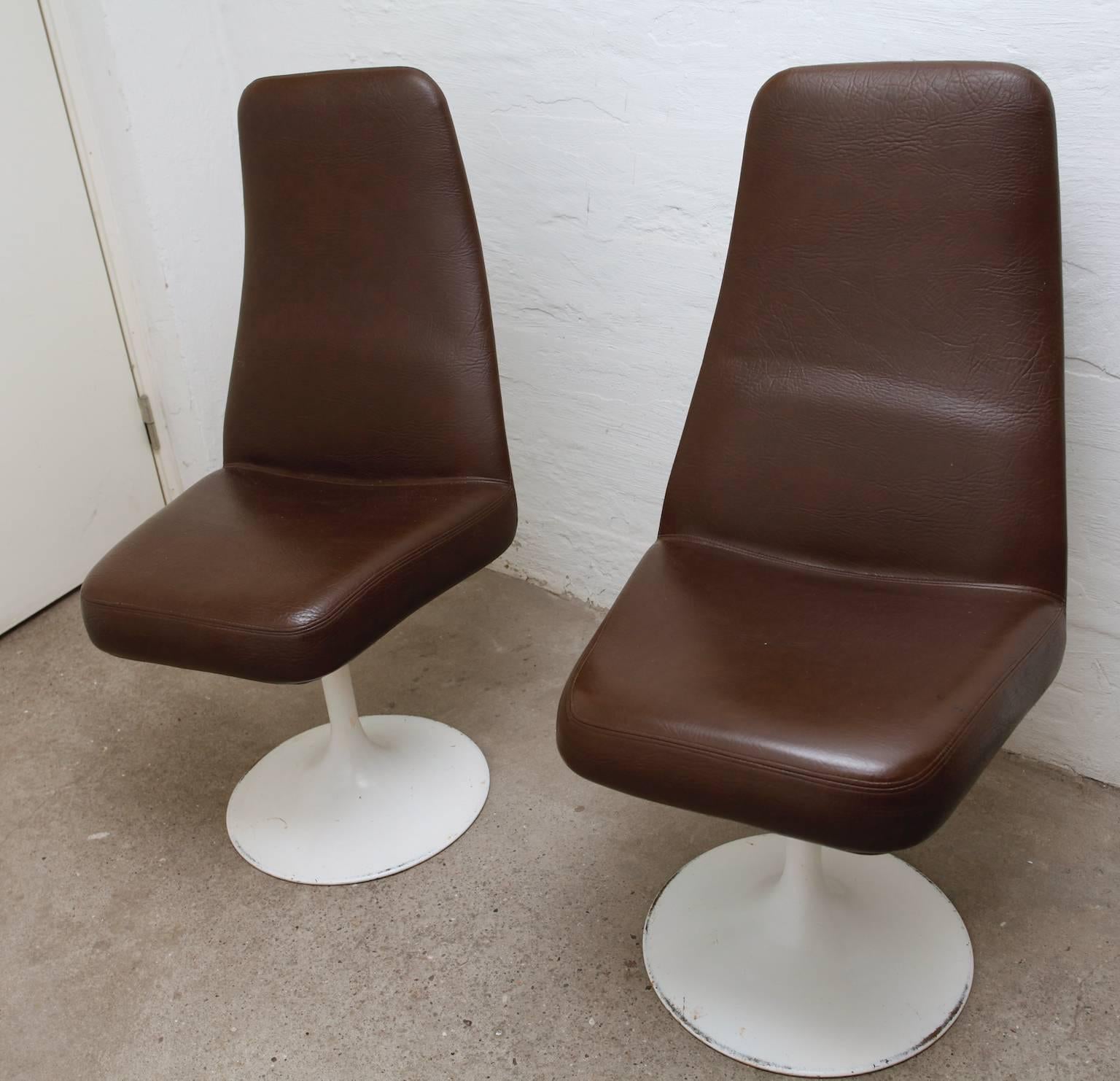 Late 20th Century Two Chairs with Matching Table and Tulip foot by Johanson Design, Sweden, 1970s For Sale
