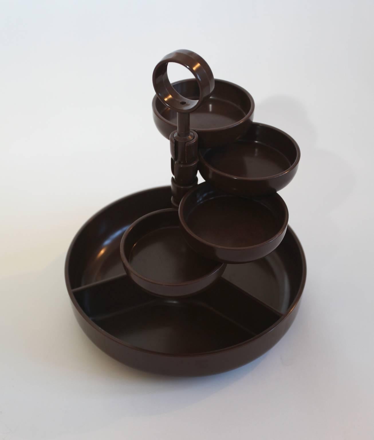 Brown Vintage Dialene better maid 1970s party snack server with rotating dishes. Made in England. Very fun, cool and practical tray.
Small repairs. See close up images.
The item can be dismounted and sent in flat package.