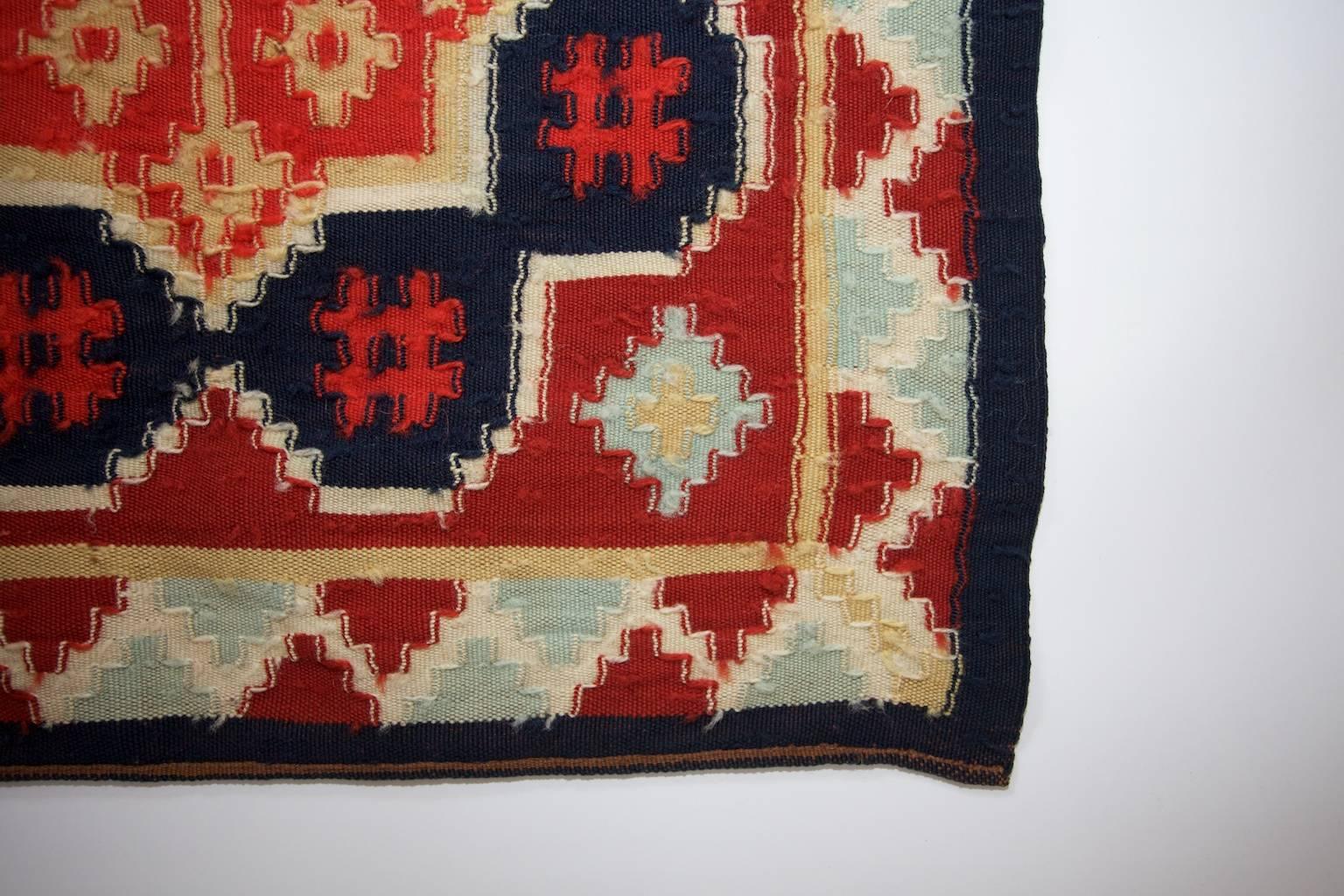A beautiful Swedish Jynnen (seat or pillow cover), 19th-20th century, linen and wool, Röllakan technique. Somewhat sunbleached. Probably from the province och Skåne in Southern Sweden.