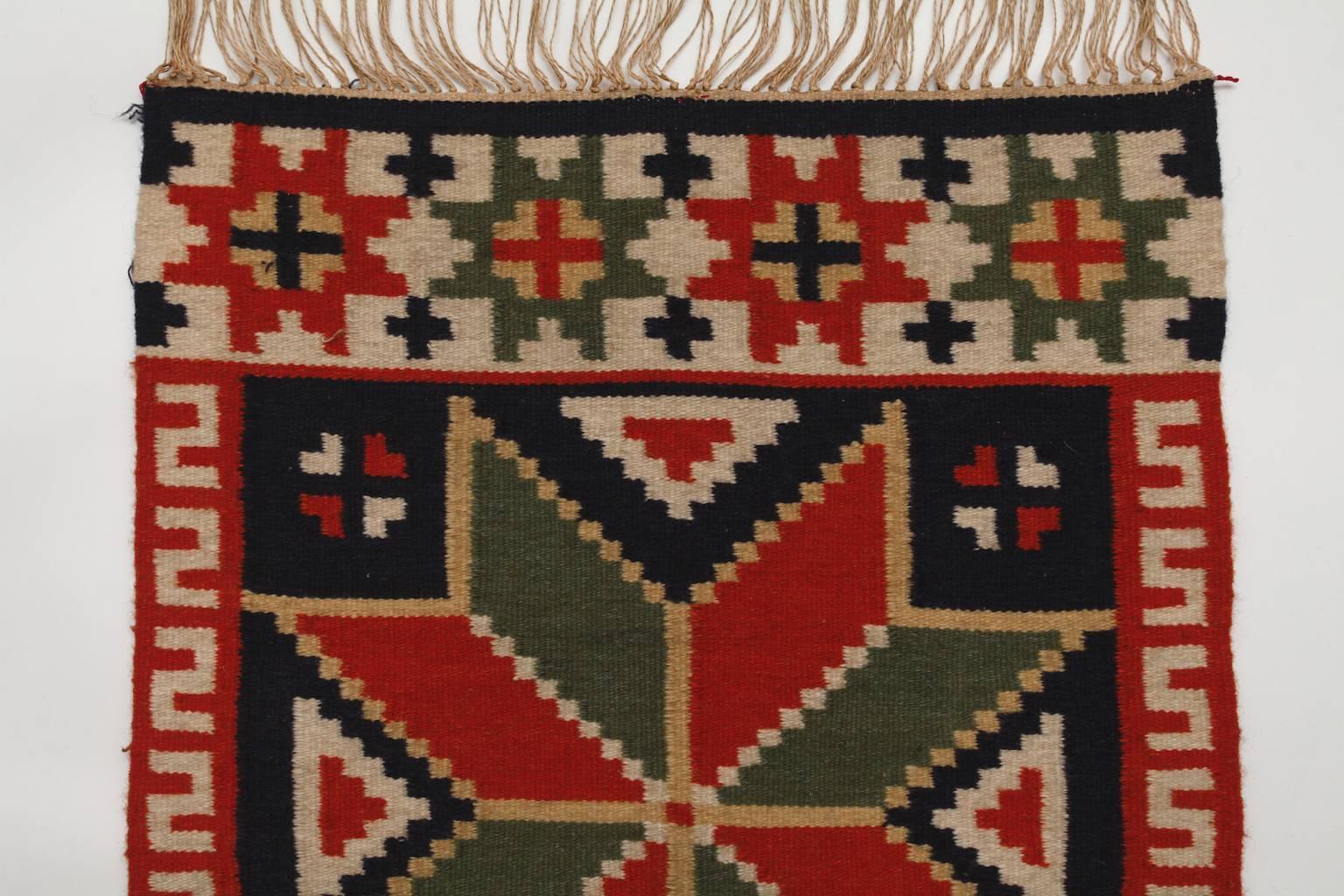 A beautiful handmade Swedish wool and linen "Agedyna" from Ingelstads Härad in the province Skåne in south of Sweden probably made in the beginning of the 1900s.
Linded on the back with linen. The main motif on this piece is two stars