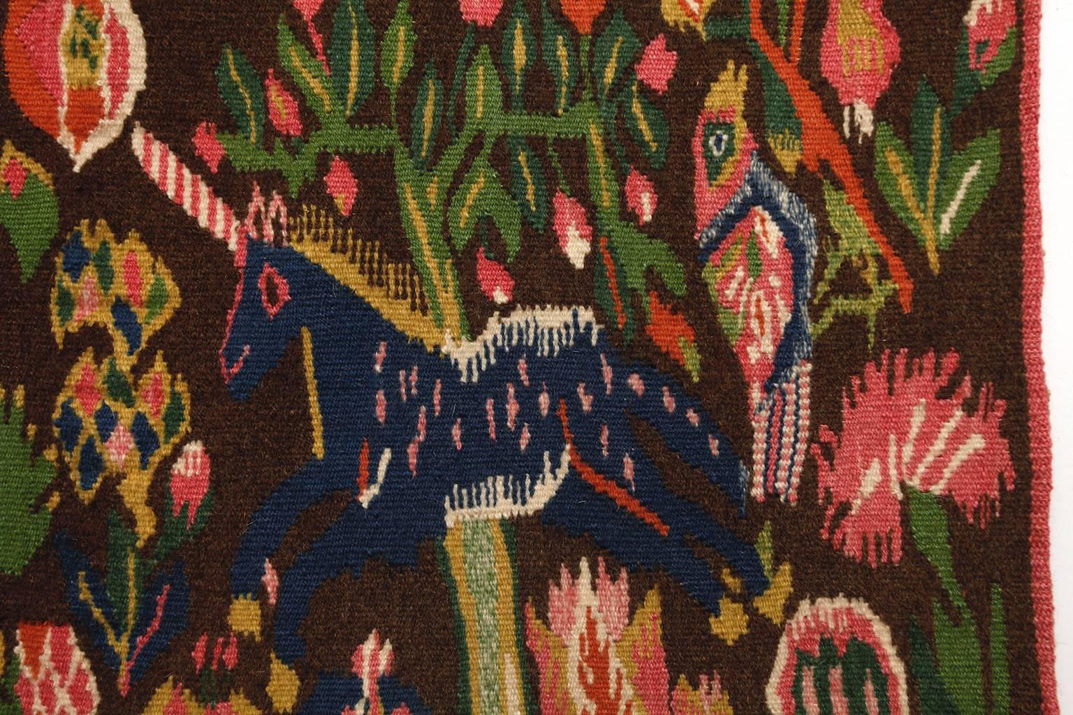 Small Handwoven Antique Tradtional Swedish Wool Tapestry with Unicorn Motive For Sale 1