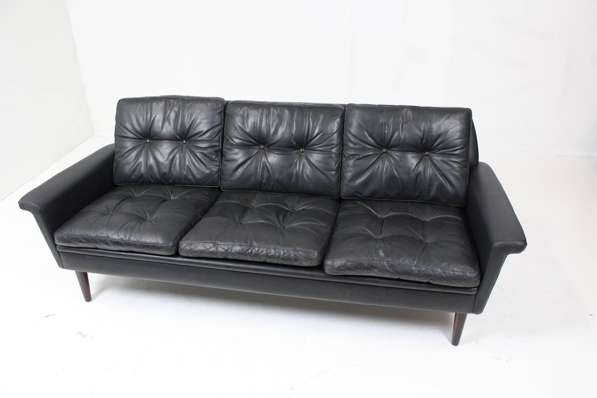 Hans Olsen Three-Seat Sofa in Black Patinated Leather In Good Condition In Praha, CZ