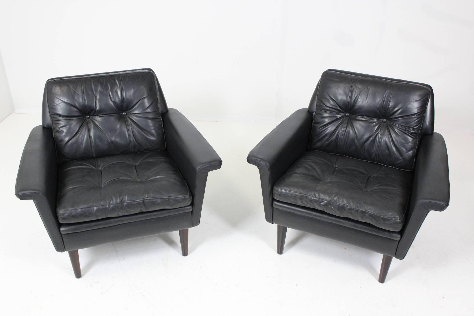 Pair of Hans Olsen Lounge Chairs in Black Patinated Leather 3
