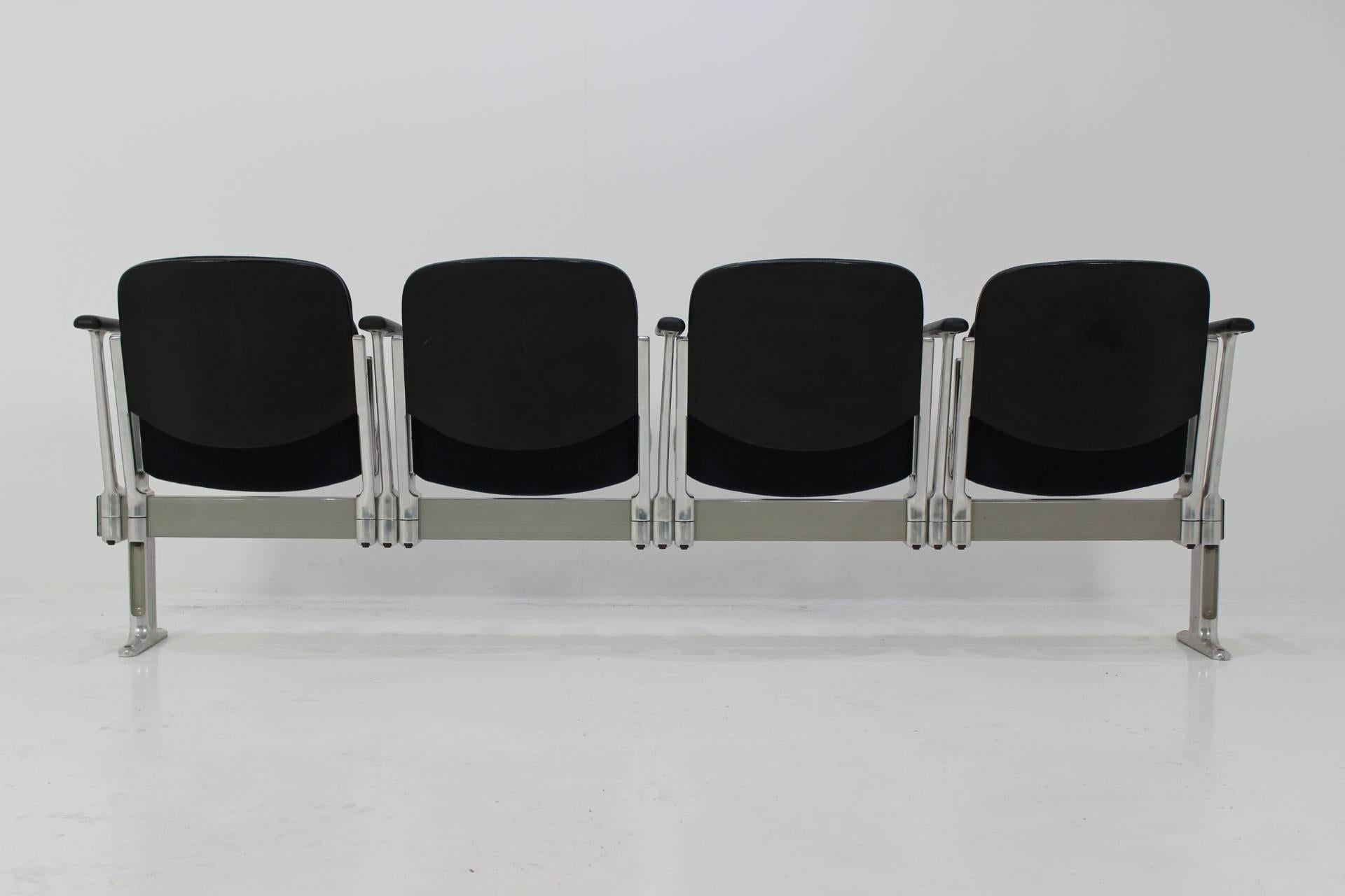 Aluminium Four-Seat Bench by Giancarlo Piretti for Castelli, 1970s In Good Condition In Praha, CZ