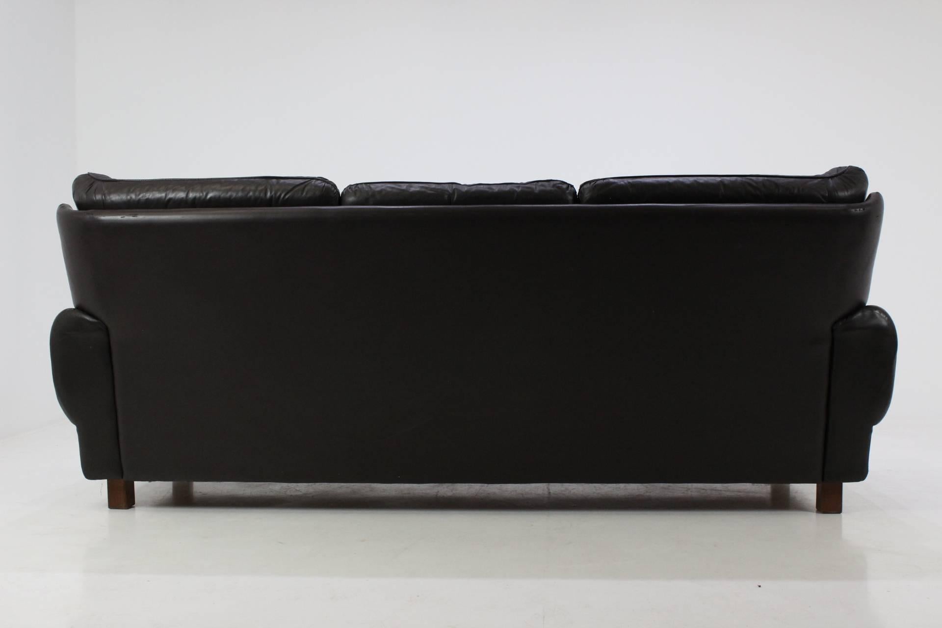 Czech Leather Brown Sofa, 1970s For Sale 2