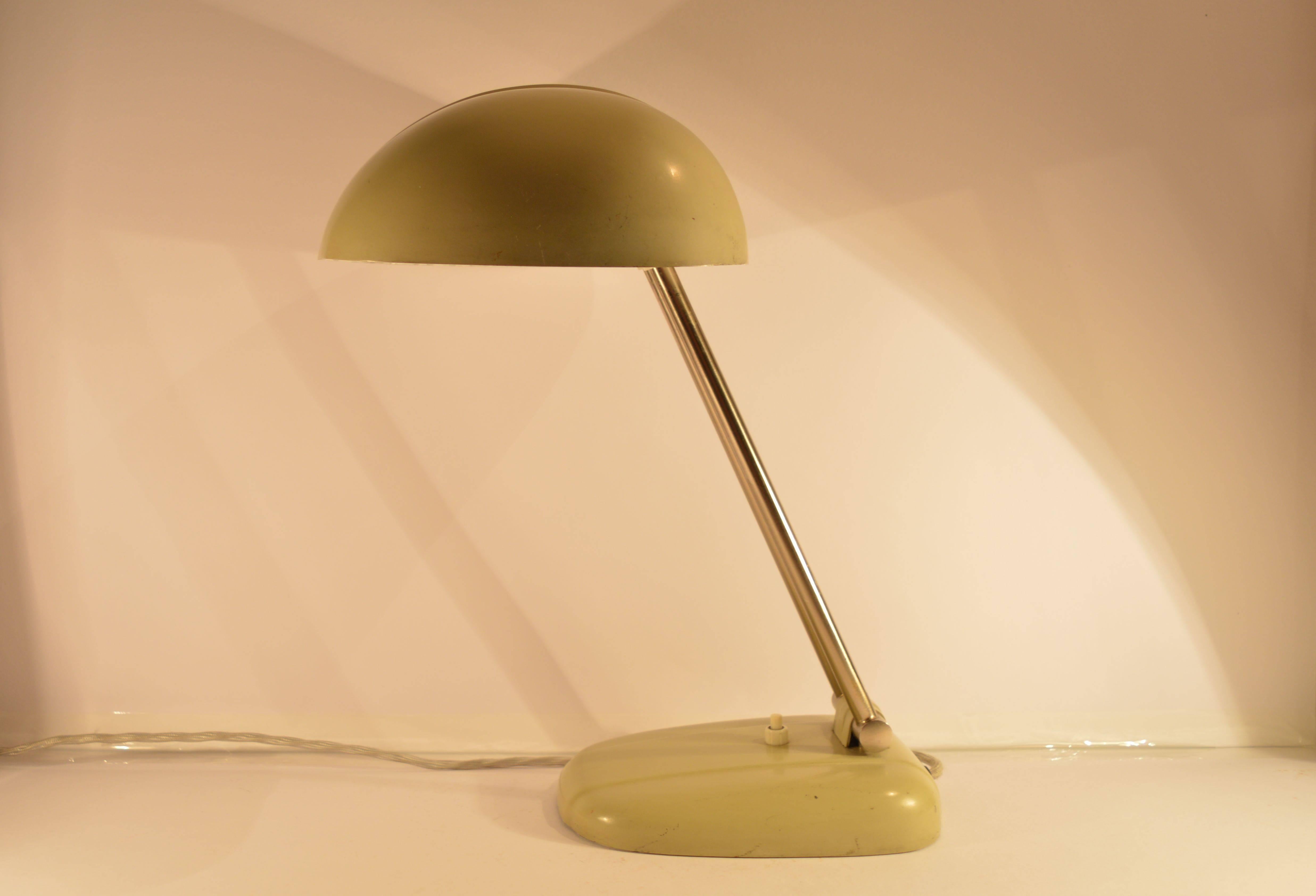 This table lamp was designed by Siegfried Giedion for BAG Turgi in the 1930s. It is made from steel and chrome. Good/fair, this vintage item remains fully functional, but it shows sign of age through scuffs, dings, faded finishes, minimal upholstery