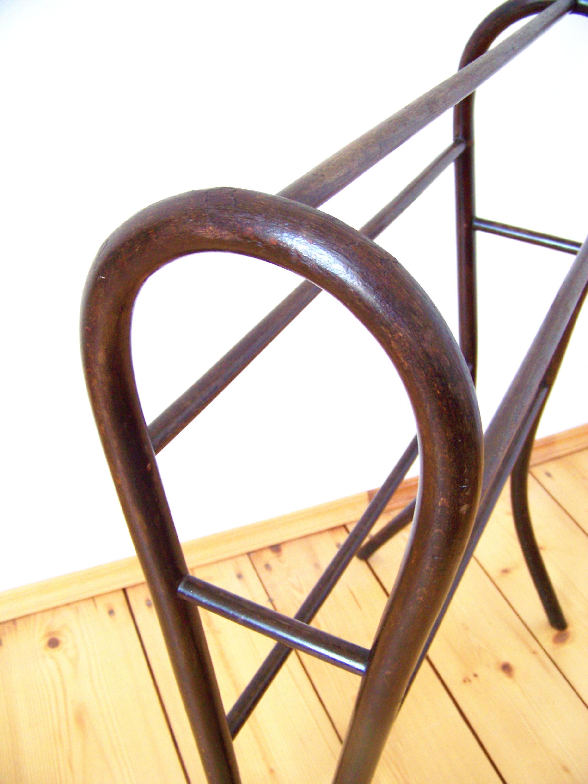 Towel Rack Gebrüder Thonet Nr.4, circa 1904 In Good Condition In Praha, CZ