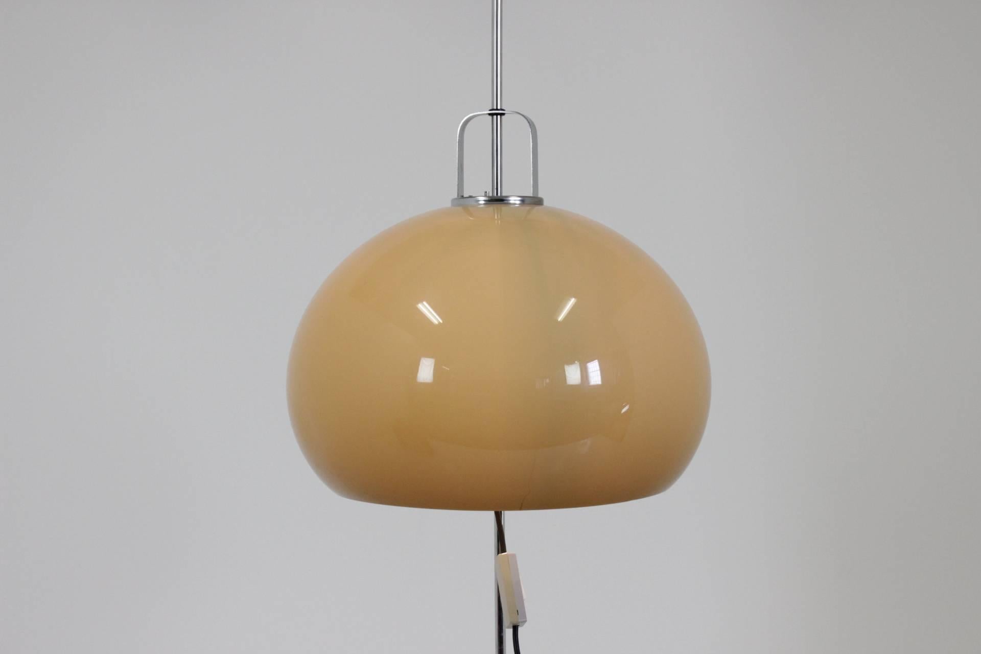Space Age floor lamp designed by Harvey Guzzini and made by Meblo in good condition.