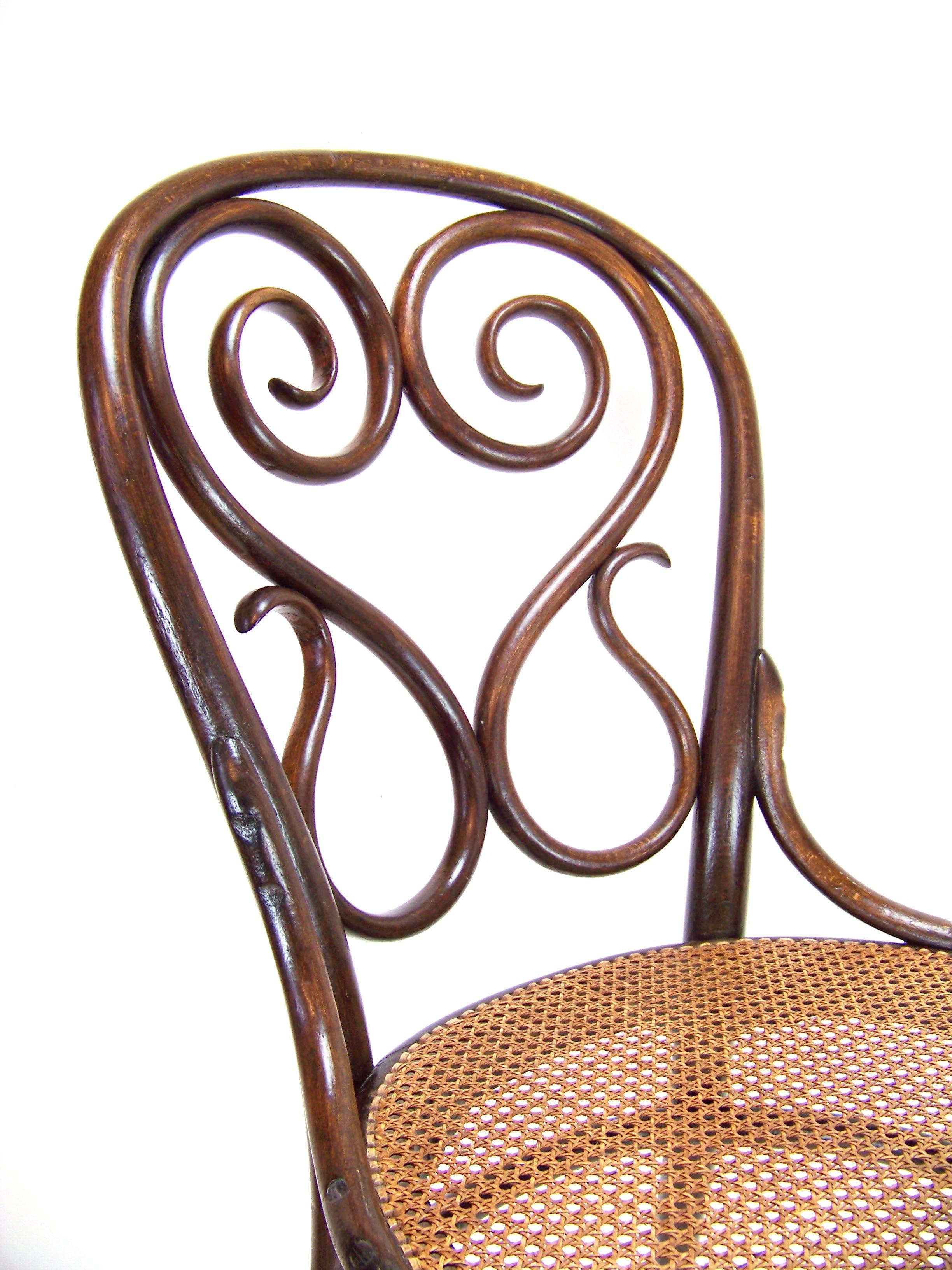 Chair Thonet No. 4, circa 1885 In Good Condition In Praha, CZ