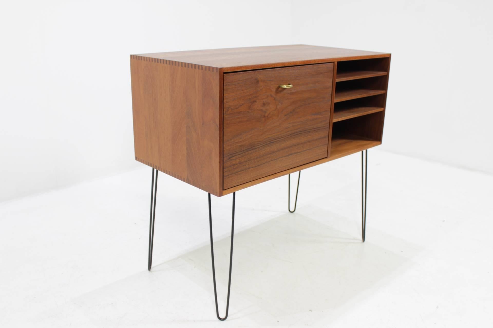 Upcycled Mid-Century Danish Solid Teak Chest of Drawers, 1960s In Good Condition In Praha, CZ