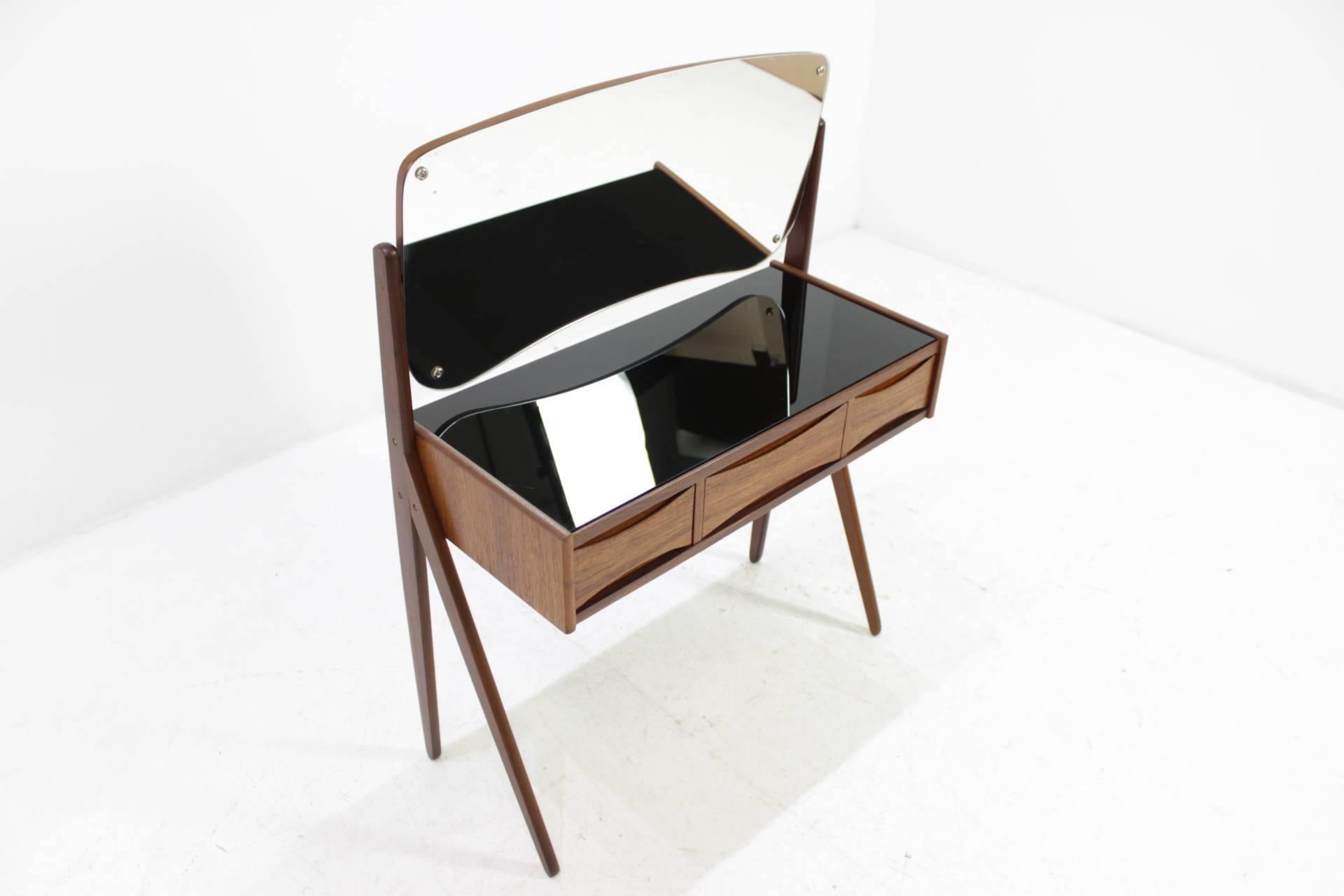 1960s Teak Dressing Table by Arne Vodder In Excellent Condition In Praha, CZ