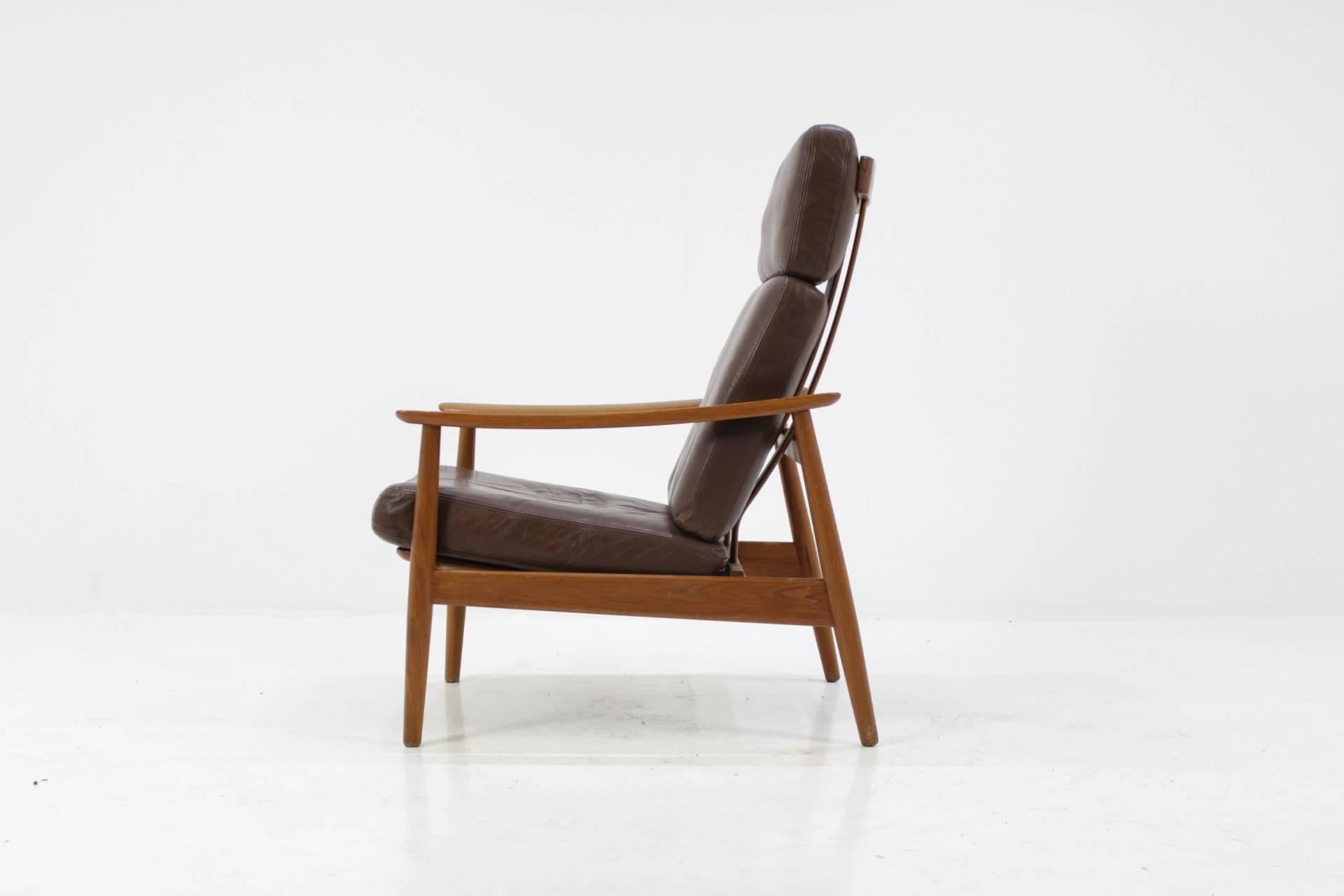 Mid-Century Modern Reclining Easy Chair and Footstool by Arne Vodder, Model FD 164