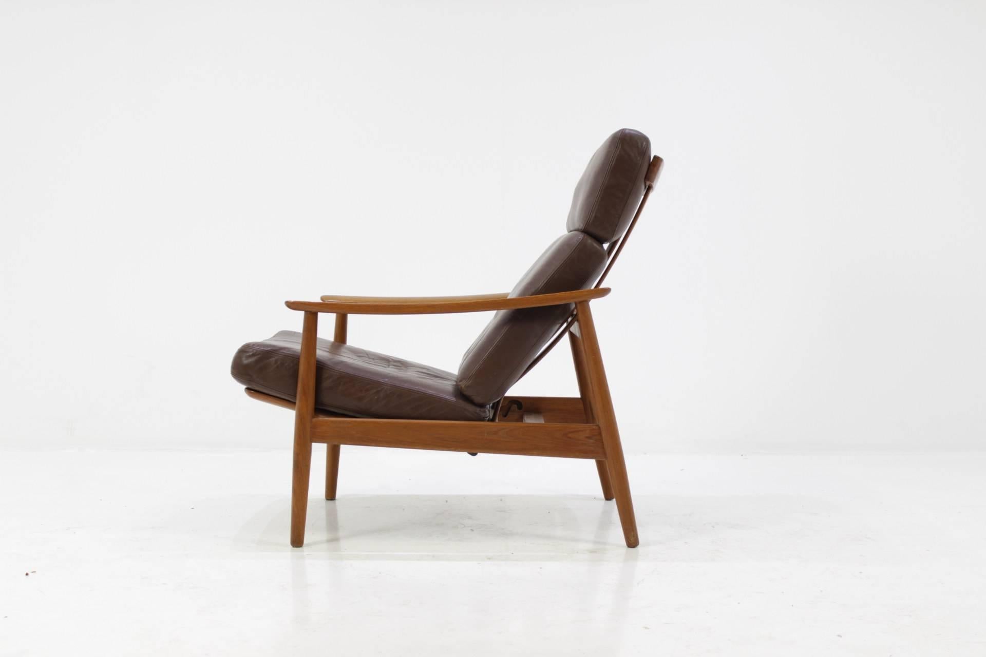 Reclining Easy Chair and Footstool by Arne Vodder, Model FD 164 In Excellent Condition In Praha, CZ