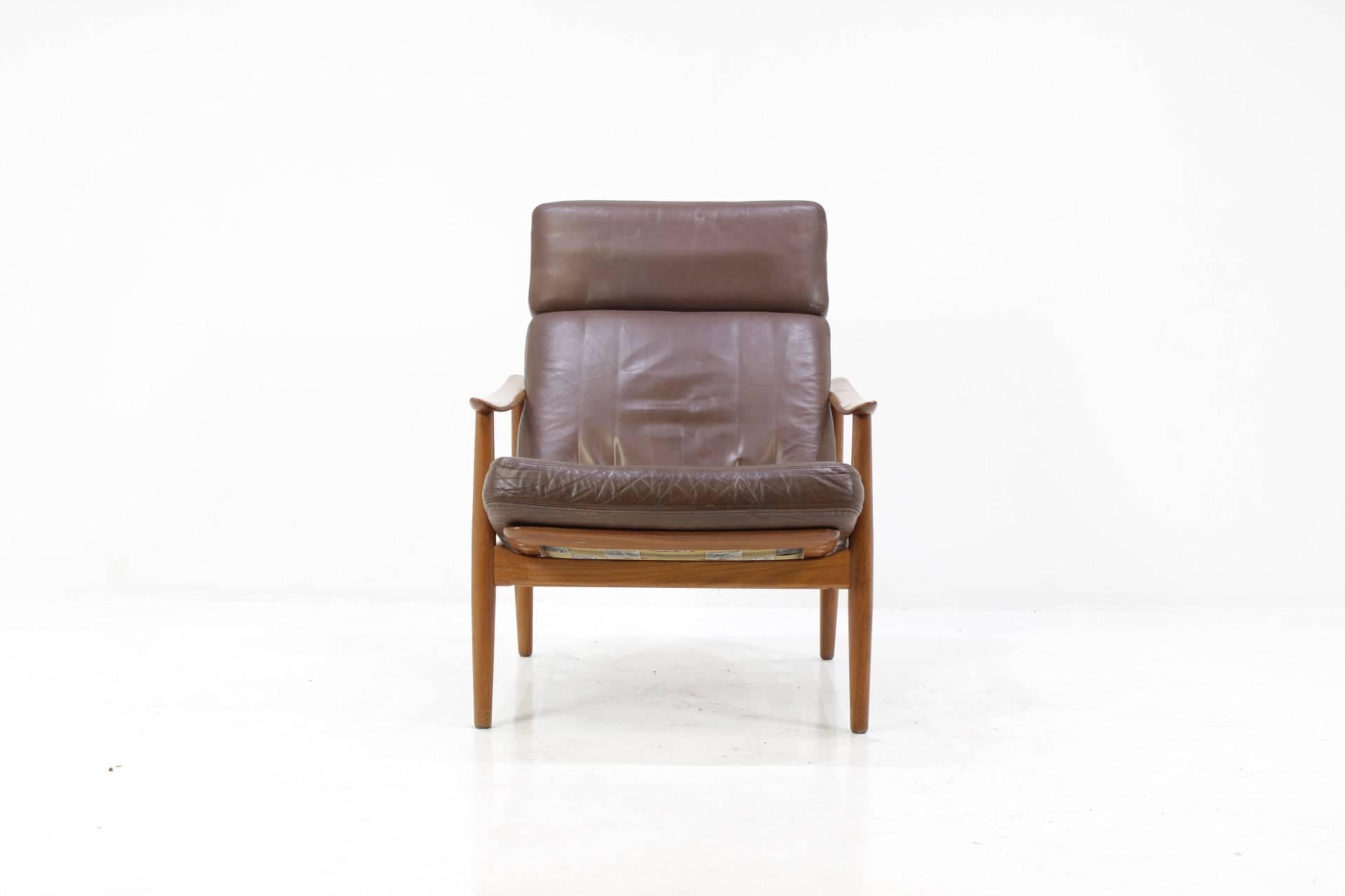 Mid-20th Century Reclining Easy Chair and Footstool by Arne Vodder, Model FD 164
