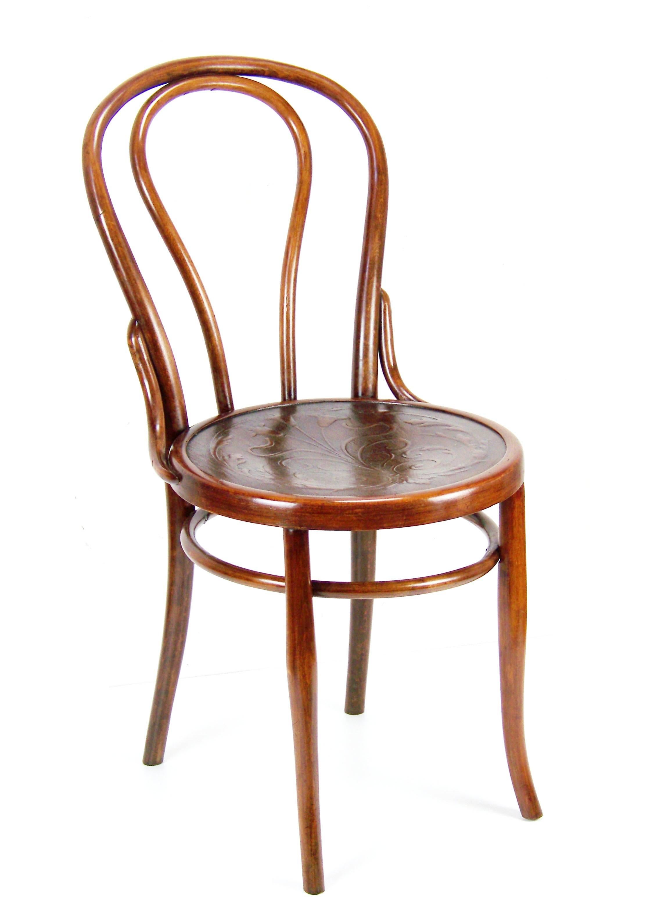 Manufactured in Austria by the Thonet-Mundus company, circa 1920. Bent beechwood. Original condition with minor signs of use. Chair was cleaned and gentle re-polished with shellack finish. Tinny traces of woodworm (already inactive). Chair are solid