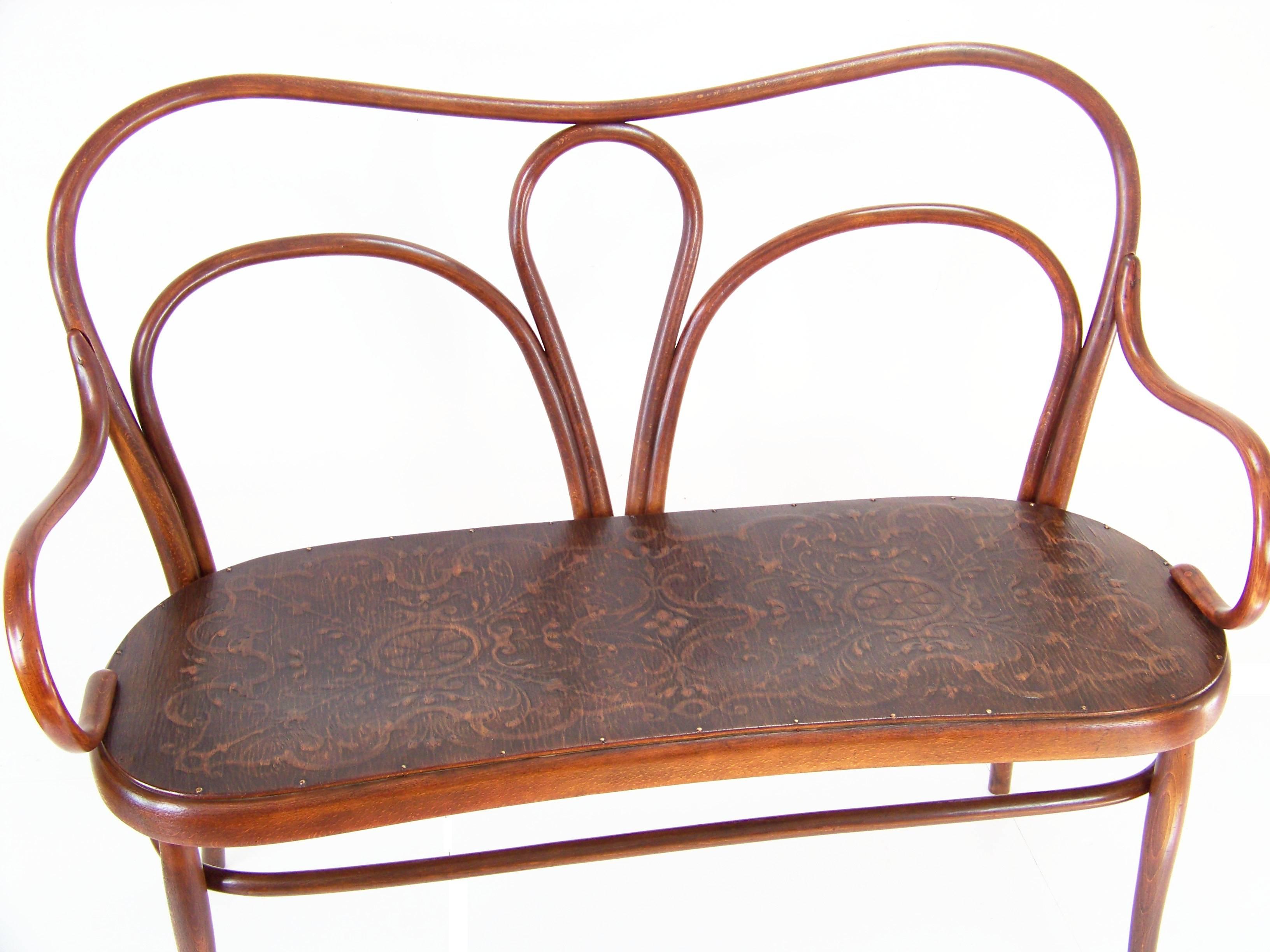 Manufactured in Austria by the Gebrüder Thonet company. In the production program was included around the Year 1895. Marked with stamp 