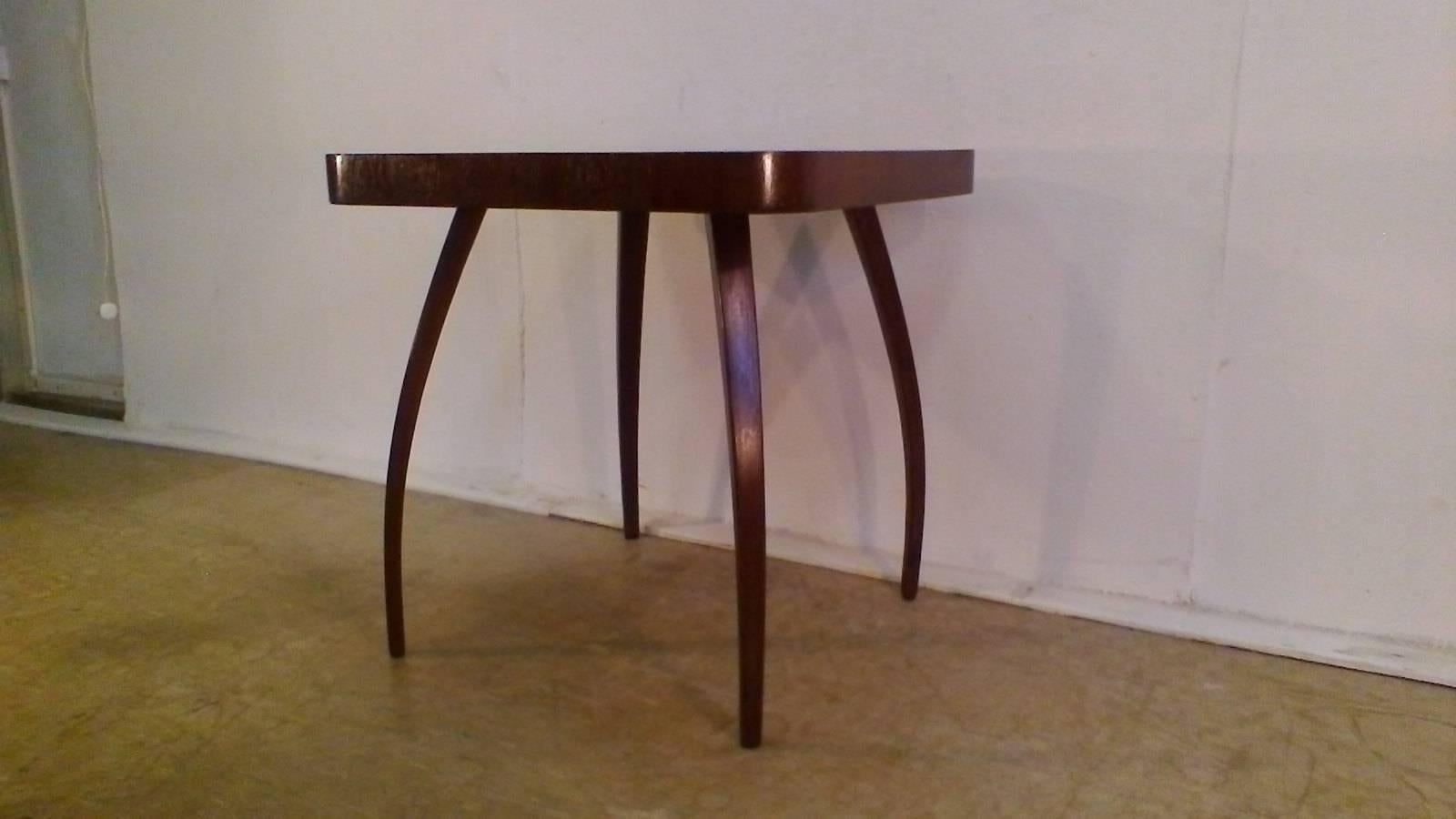 Cette table basse Art déco dite 