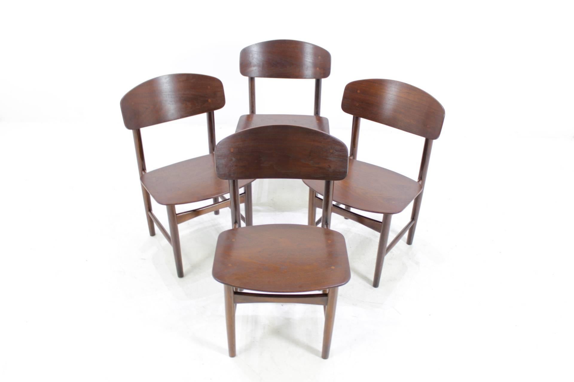 Set of four set of four Borge Mogensen dining chairs made by Soborg Mobler Denmark in 1950s.
The frame are made from stained oak and seats and backrests from plywood with teak veneer.
All items has been carefully renovated.