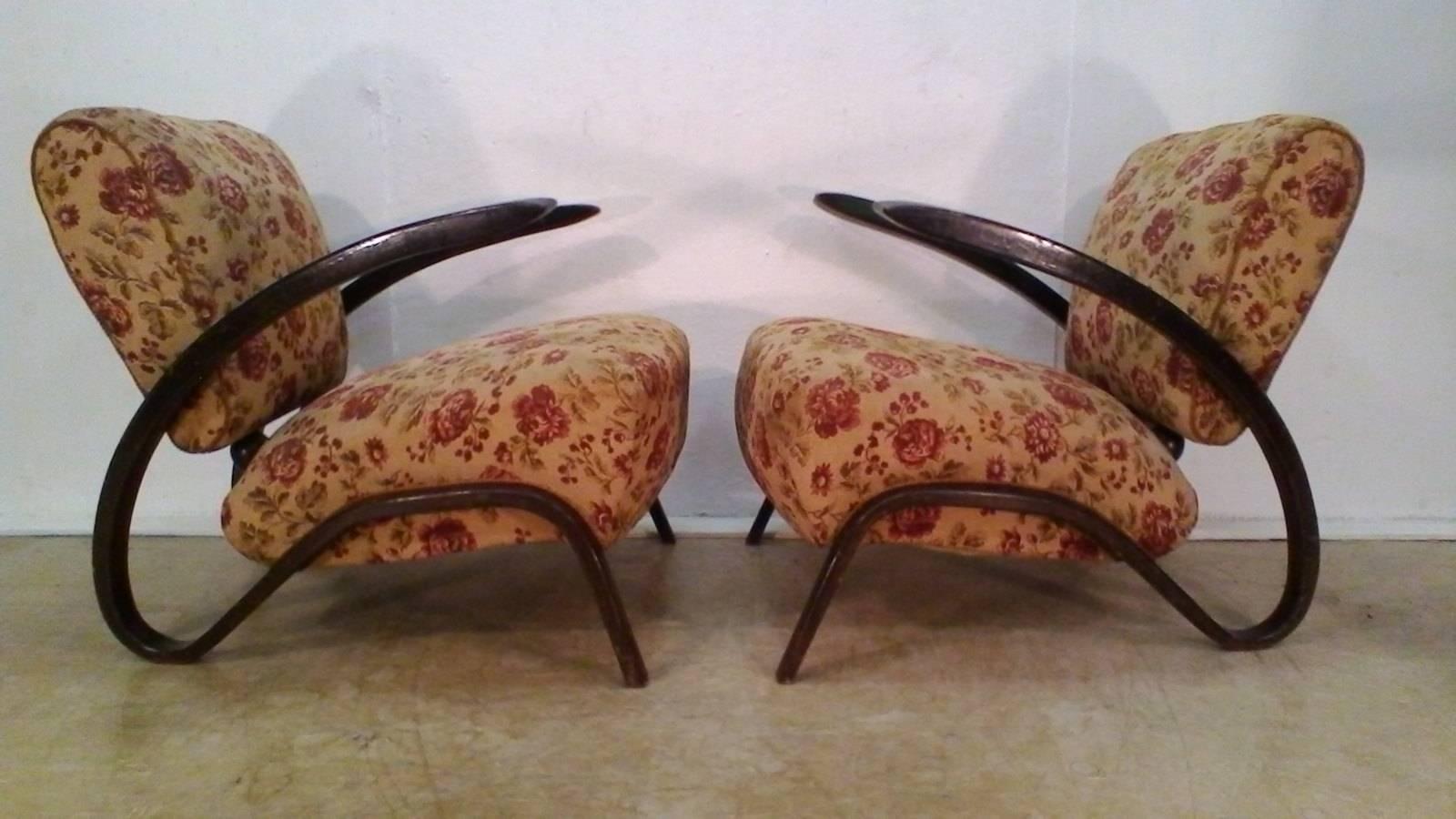 Mid-Century Modern 1930 Pair of Rare Jindrich Halabala H-275 Art Deco Armchairs and Coffee Table