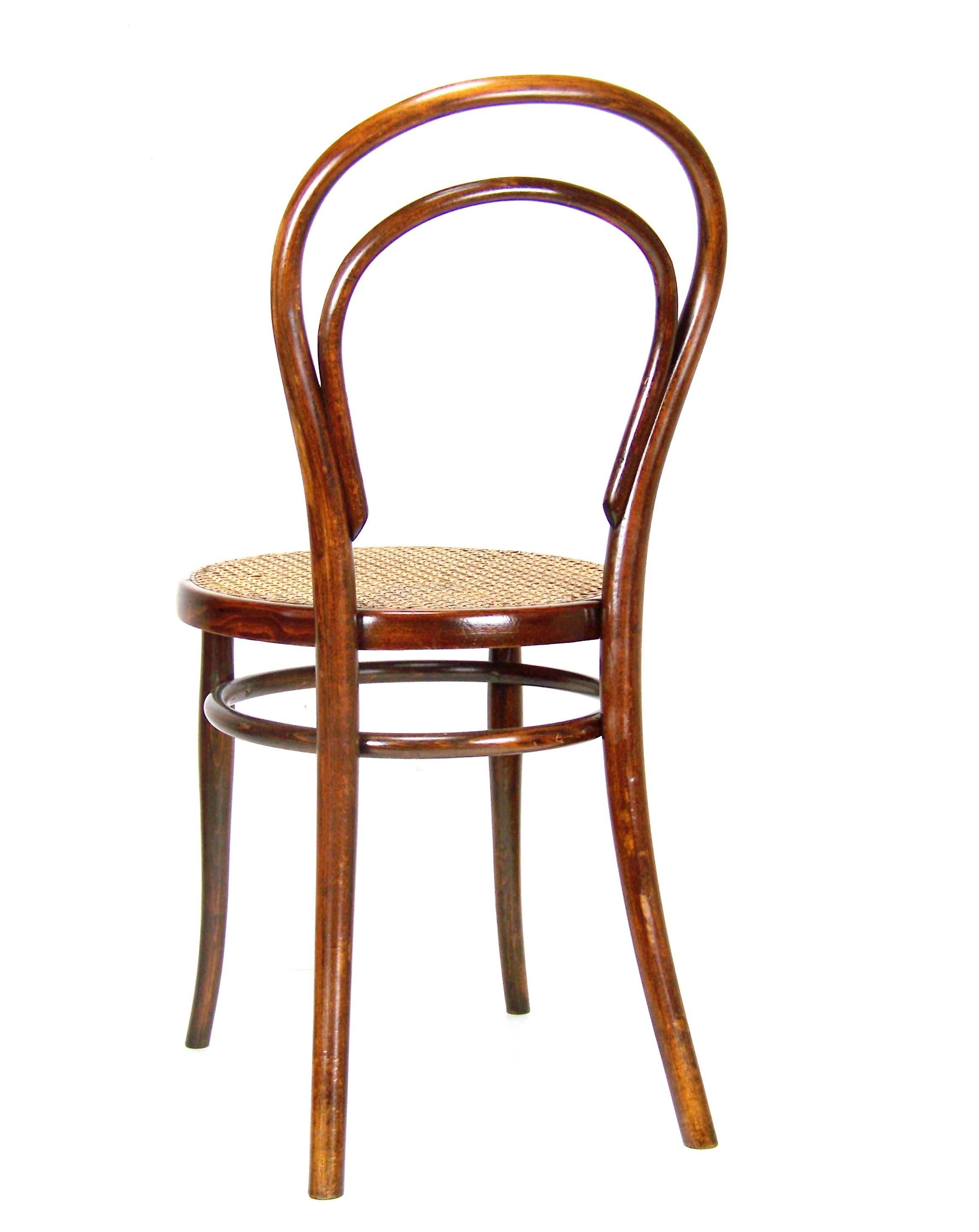 Viennese Bentwood Chair Thonet Nr. 14, circa 1887-1910 4