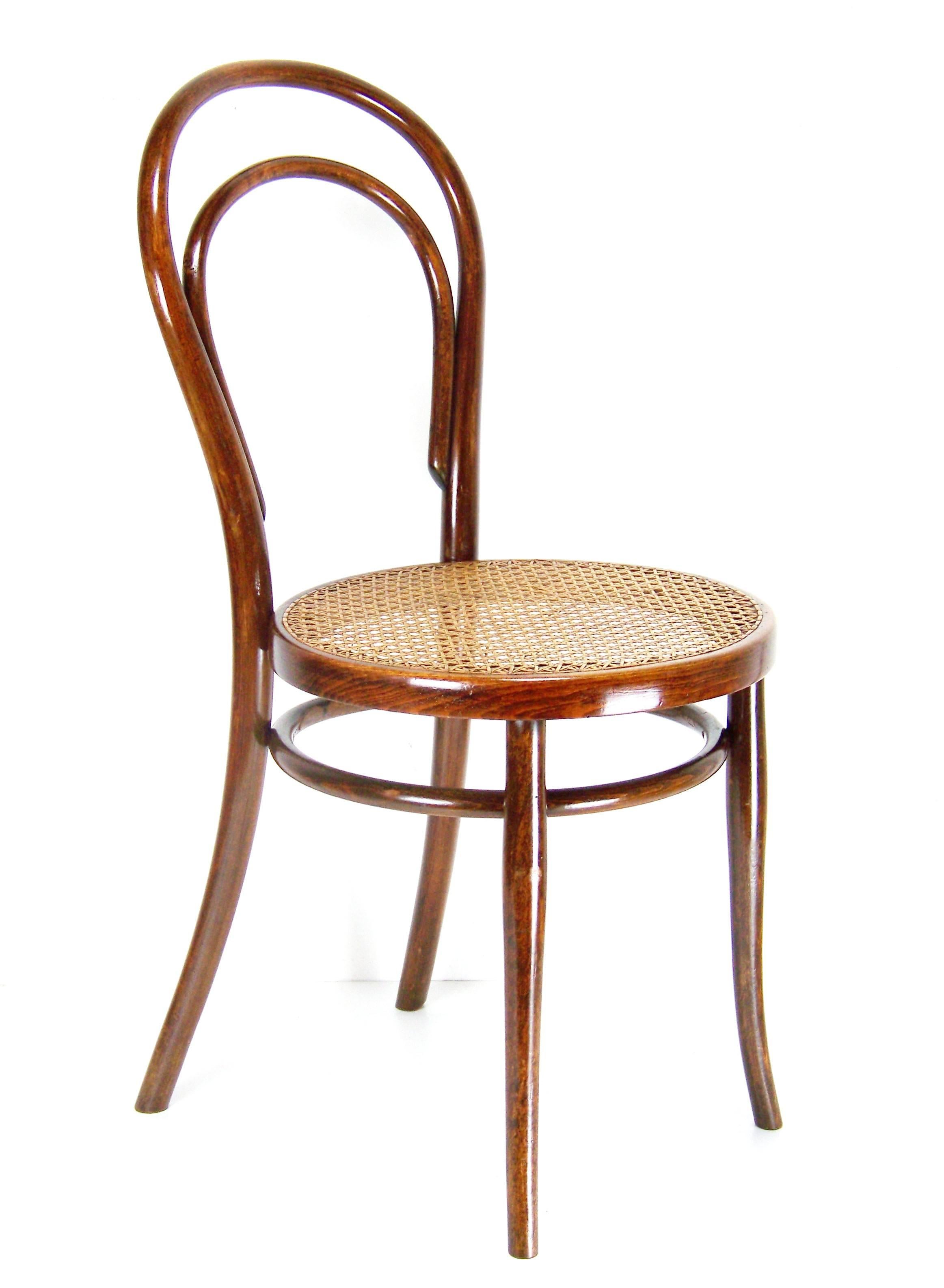 Art Nouveau Viennese Bentwood Chair Thonet Nr. 14, circa 1887-1910