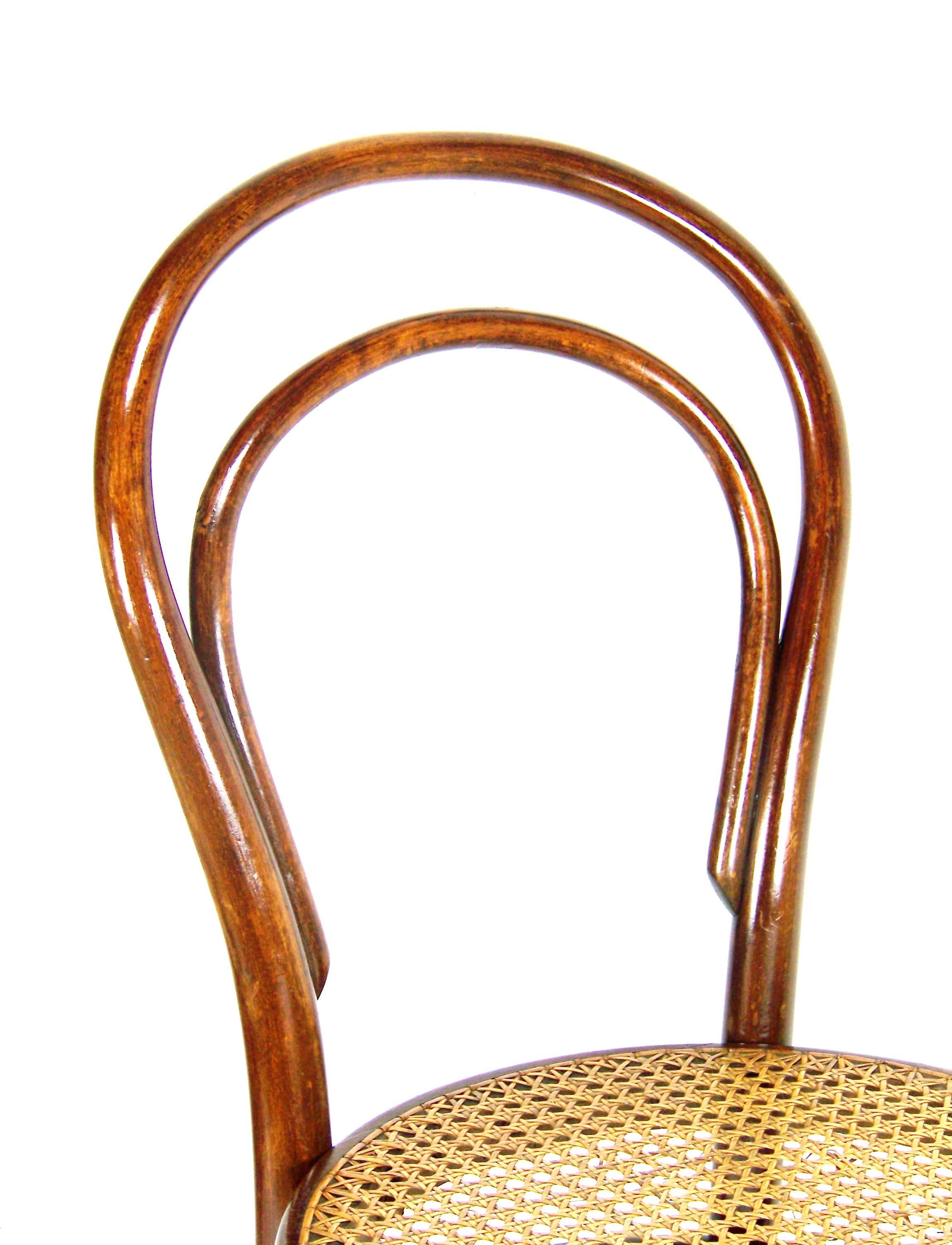 Austrian Viennese Bentwood Chair Thonet Nr. 14, circa 1887-1910