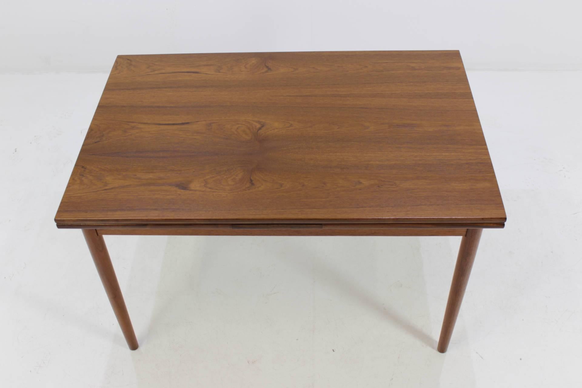 1960 Danish Teak Extendable Table In Excellent Condition In Praha, CZ