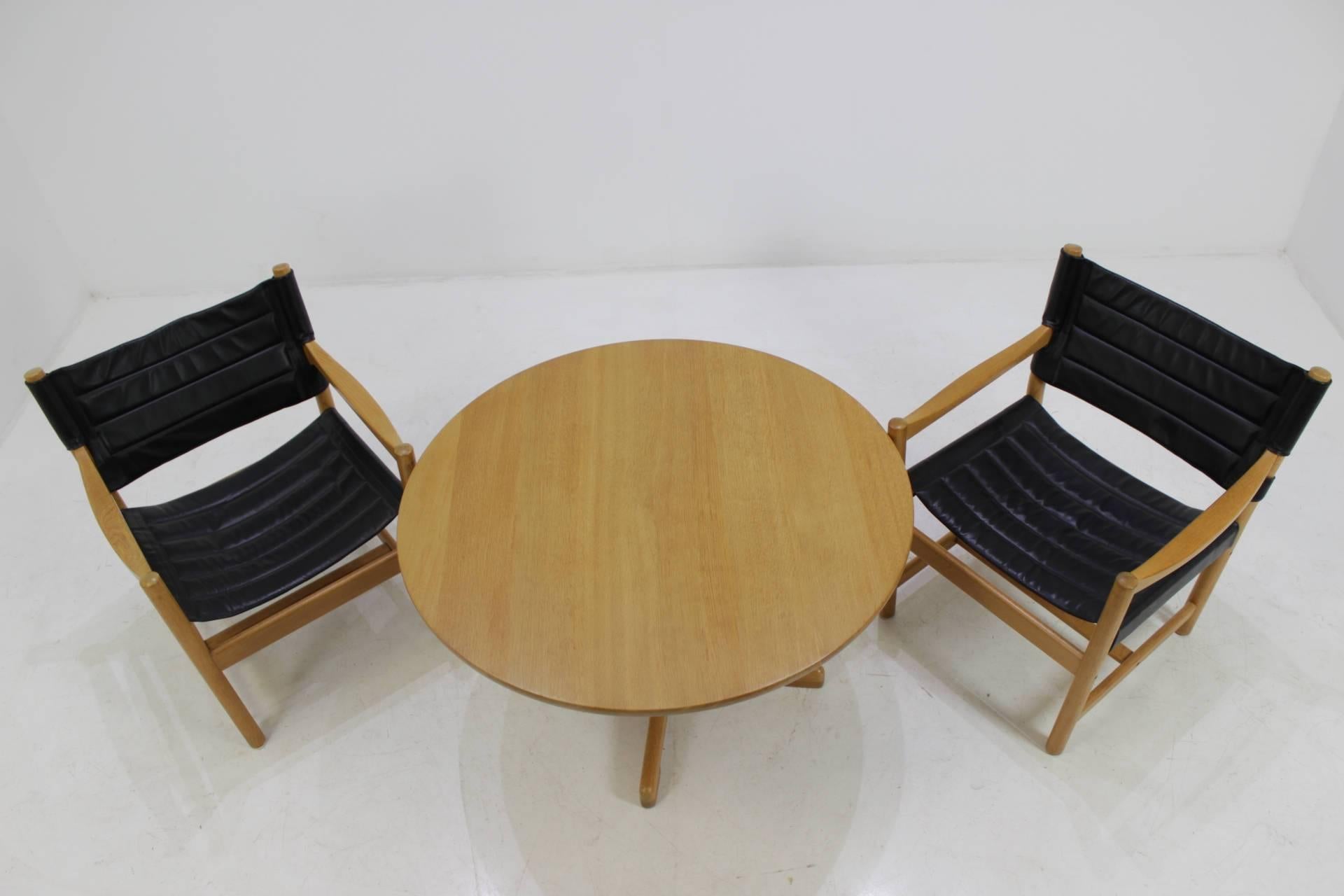 Set of Danish Black Leather Armchairs and Coffee Table by Ditte and Adrian Heath In Excellent Condition In Praha, CZ