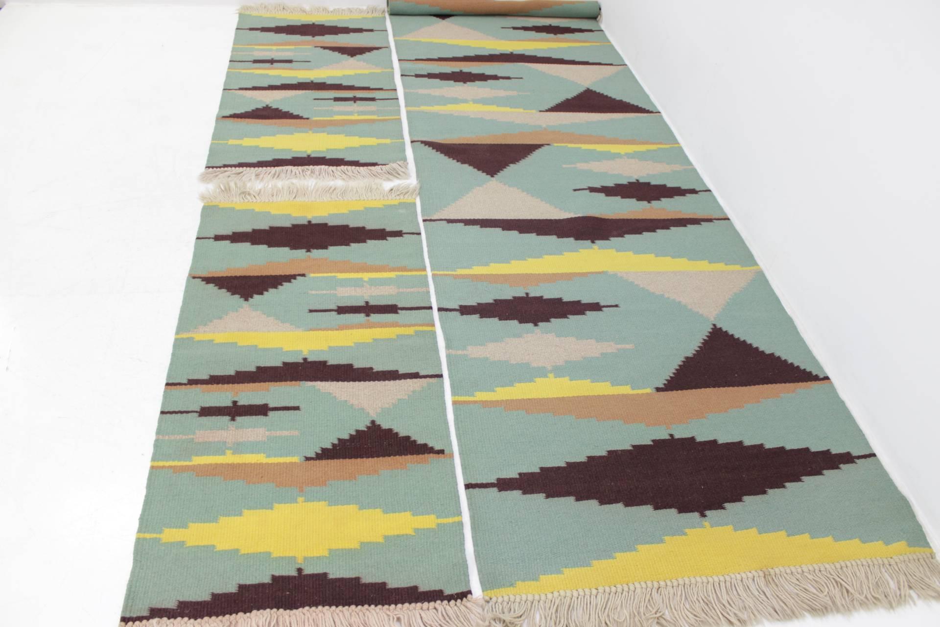 Set von drei geometrischen modernistischen Teppichen im Stil von A. Kybal (Tschechisch) im Angebot