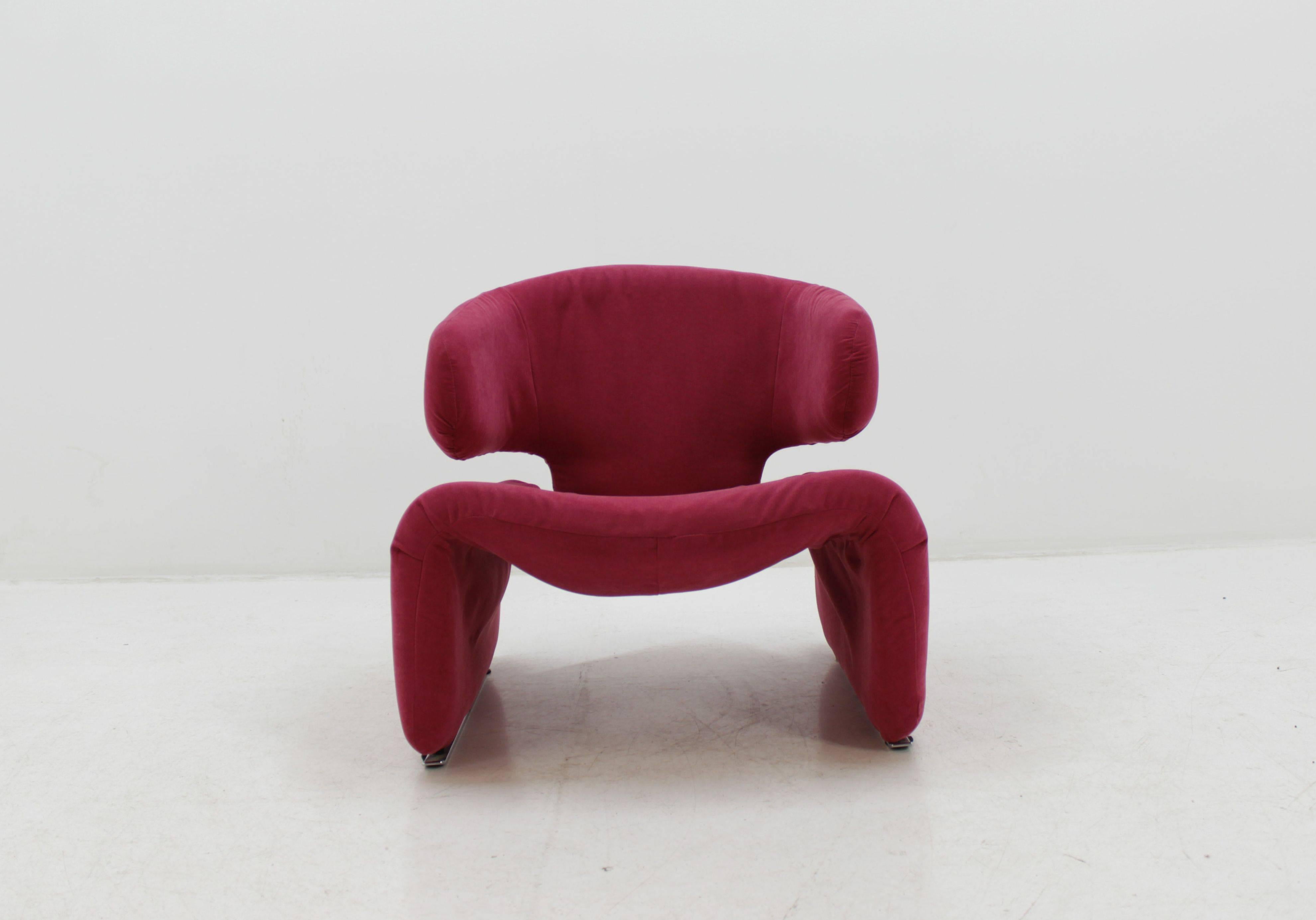 Midcentury Djinn lounge chair for Airborne designed by Olivier Mourgue, 1960s. Iconic chair in pink color. Very comfortable.