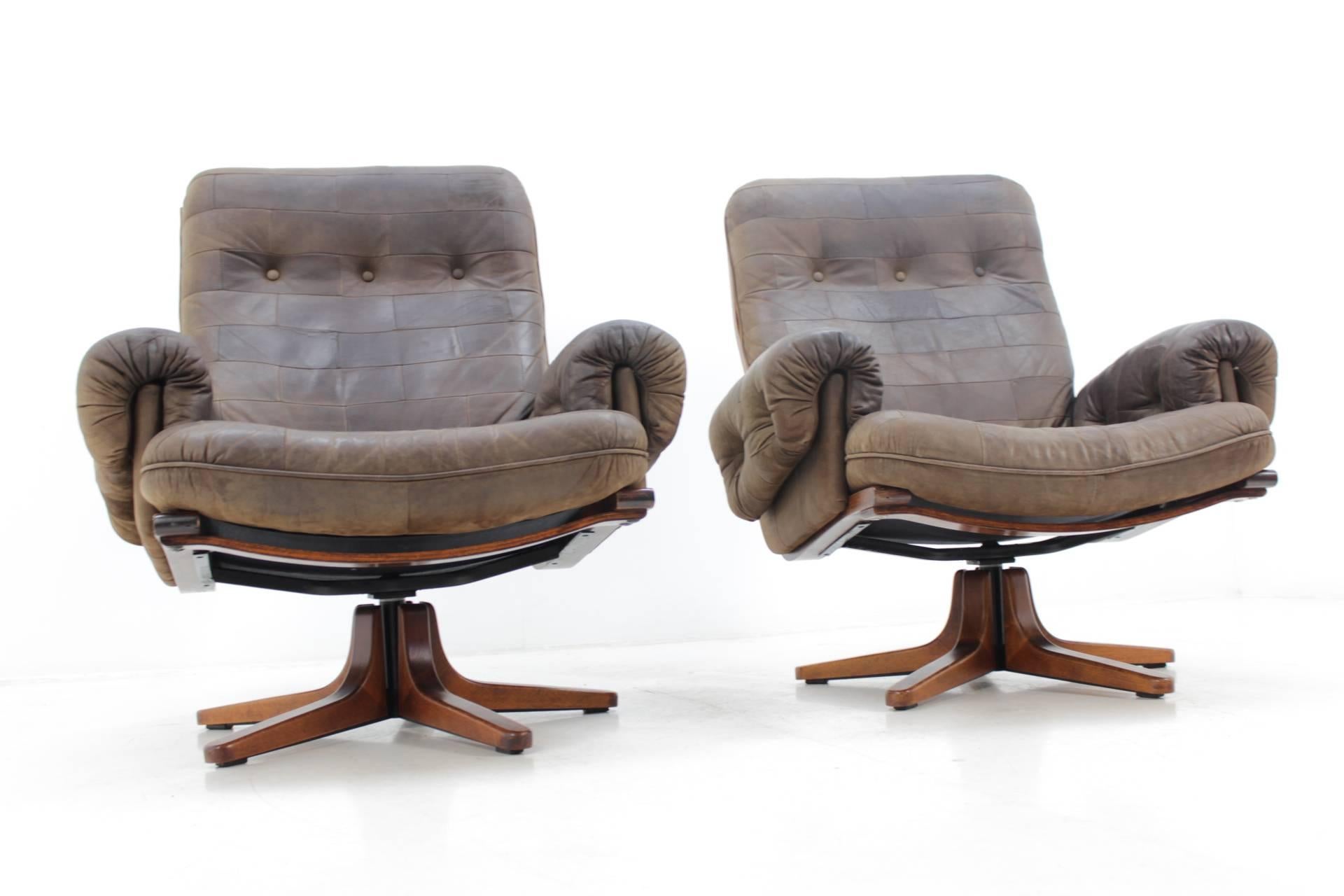- 1970s
- Scandinavia, maybe Norway
- bentwood, leather
- very good condition
- armrests with patina
- completely revived.