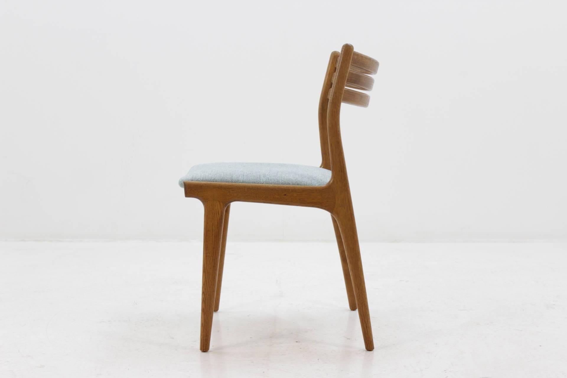 1960 Set of Four Johannes Andersen Oak Chairs, Denmark In Excellent Condition In Praha, CZ
